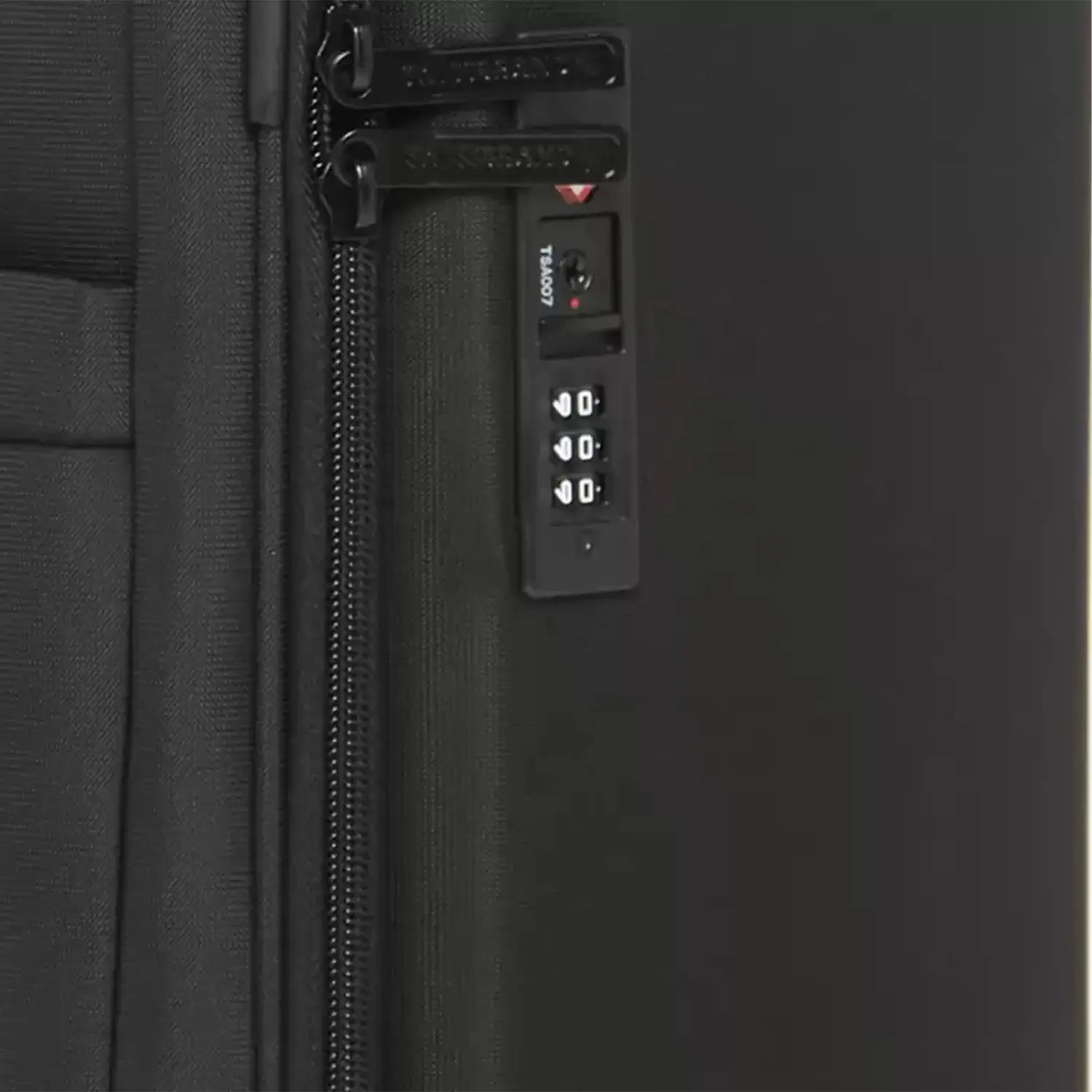 Чемодан SWISSBRAND Perth M Black 63л
