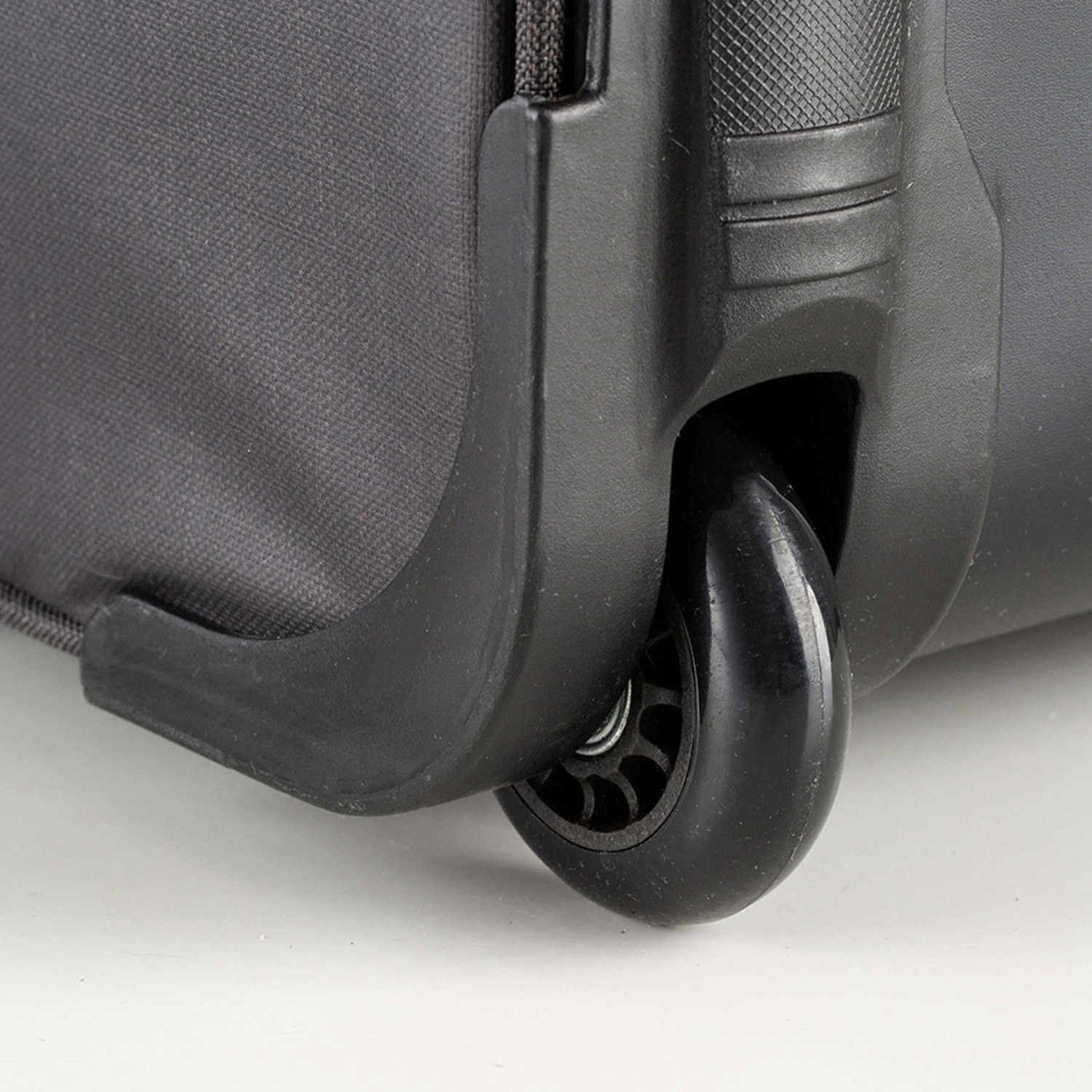 Дорожная сумка на колёсах SWISSBRAND Durham M Black
