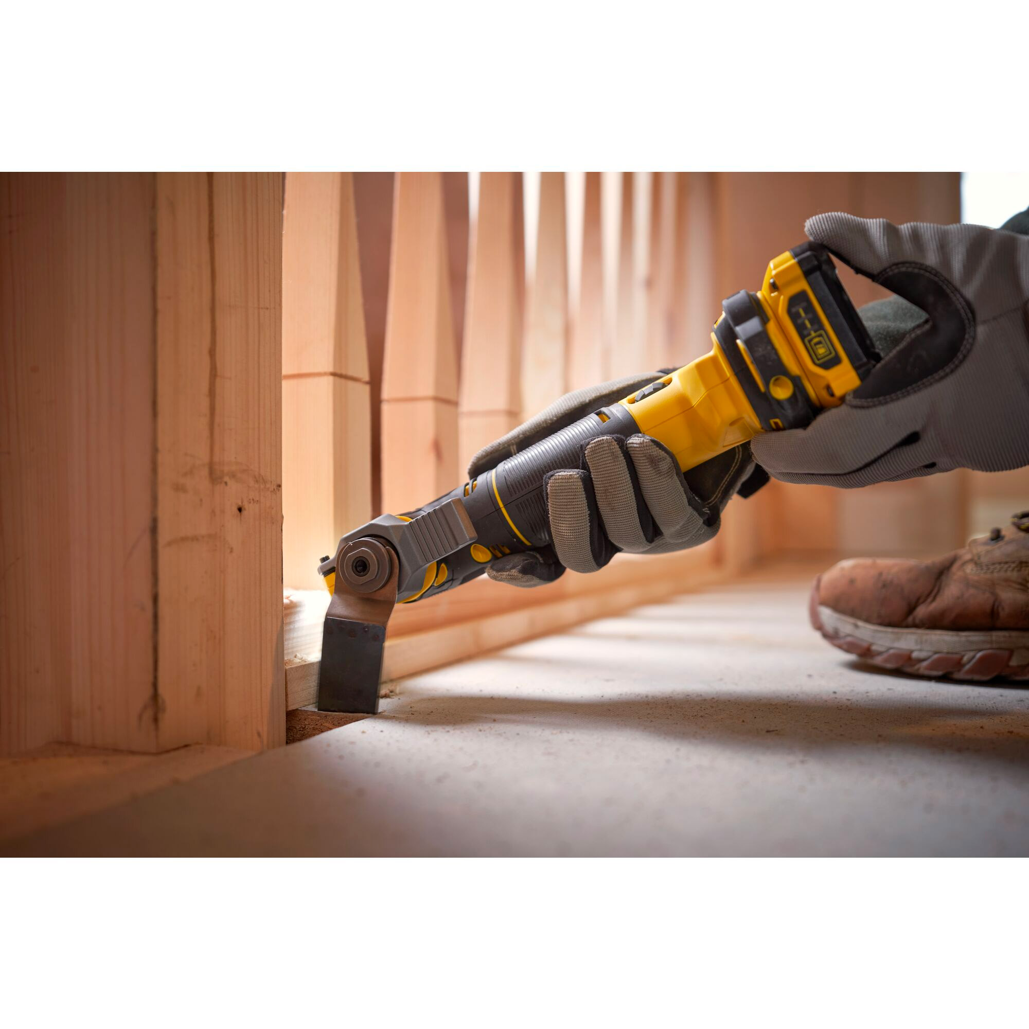 Багатофункціональний інструмент STANLEY FatMax V20 18V Cordless Multi-Material Cutting Tool Combo Kit (SFMCE500D2K)