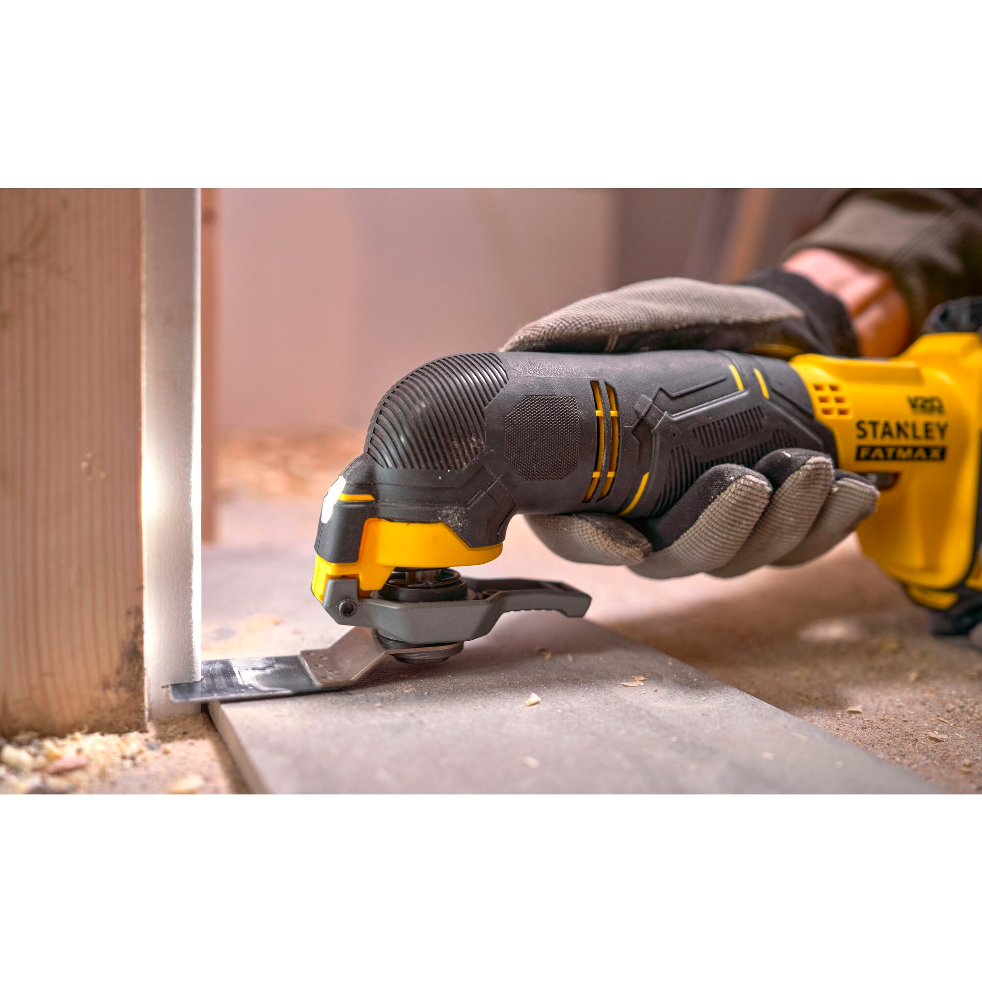 Багатофункціональний інструмент STANLEY FatMax V20 18V Cordless Multi-Material Cutting Tool Combo Kit (SFMCE500D2K)