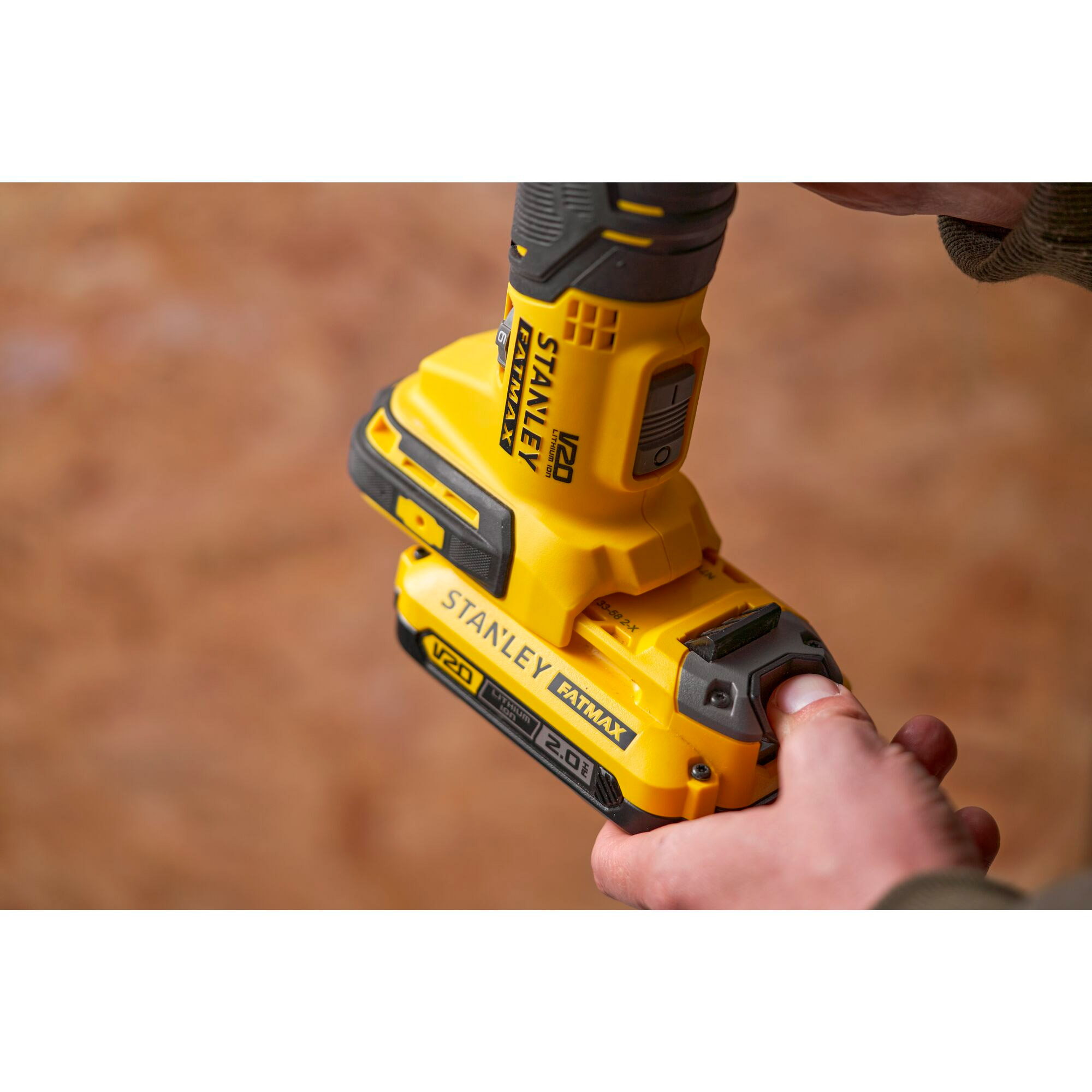 Багатофункціональний інструмент STANLEY FatMax V20 18V Cordless Multi-Material Cutting Tool Combo Kit (SFMCE500D2K)