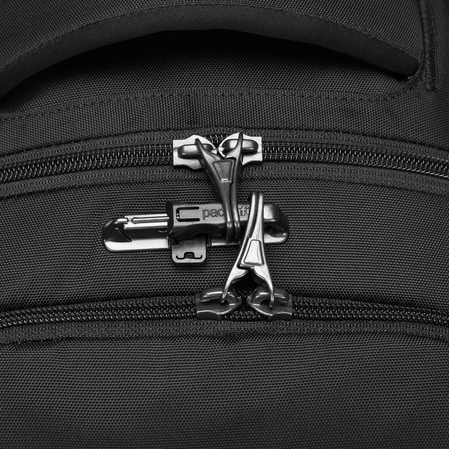 Рюкзак PACSAFE Metrosafe X 25L Anti-Theft Backpack Black
