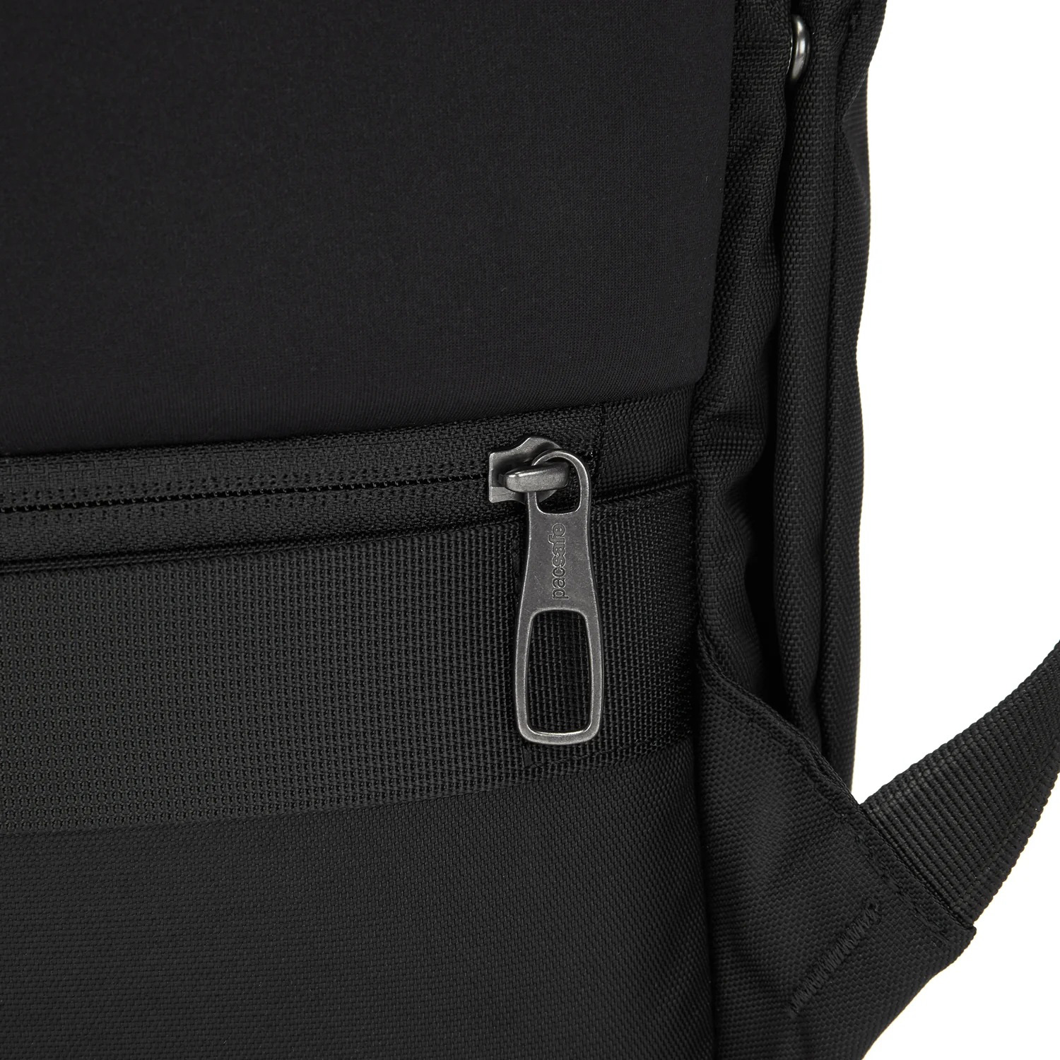 Рюкзак PACSAFE Metrosafe X 25L Anti-Theft Backpack Black