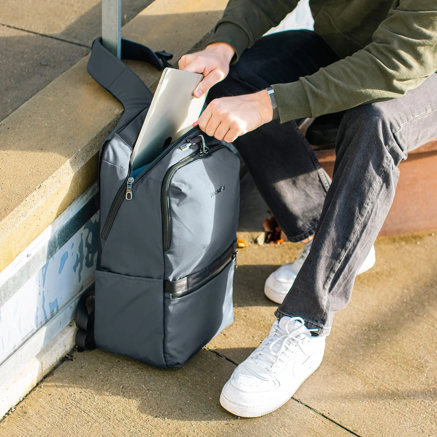Рюкзак PACSAFE Metrosafe X 25L Anti-Theft Backpack Slate