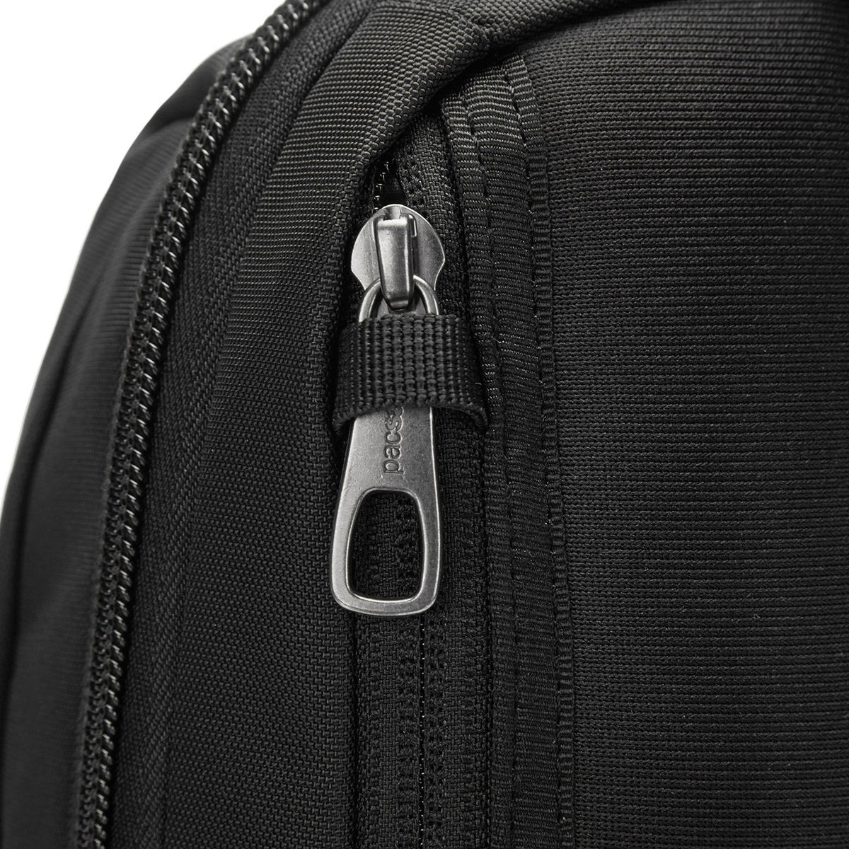 Рюкзак PACSAFE V Anti-Theft 16-inch Commuter Backpack Black