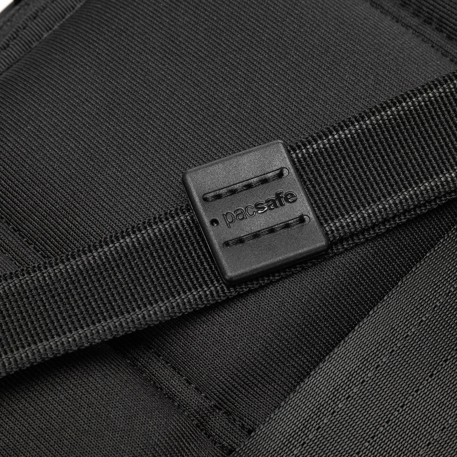 Рюкзак PACSAFE V Anti-Theft 16-inch Commuter Backpack Black