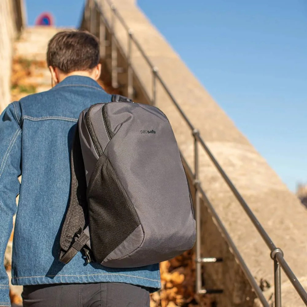 Рюкзак PACSAFE Vibe 20L Anti-Theft Backpack Graphite