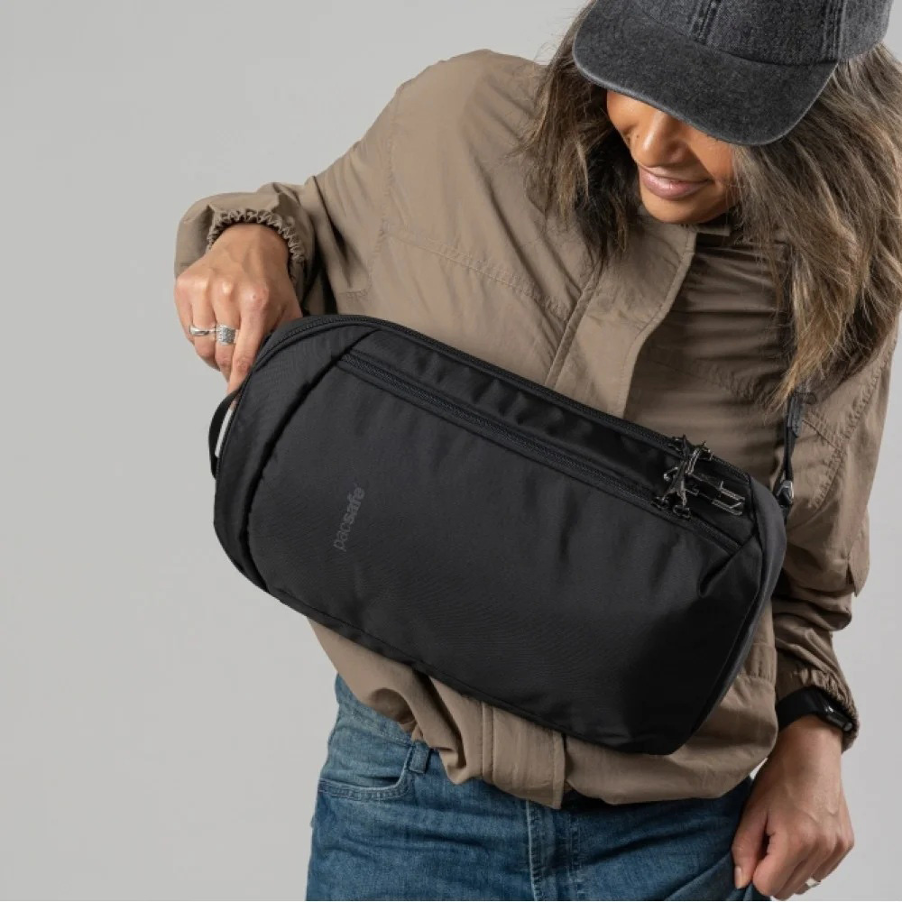 Рюкзак-слінг PACSAFE V Tech Anti-Theft Sling Pack Black