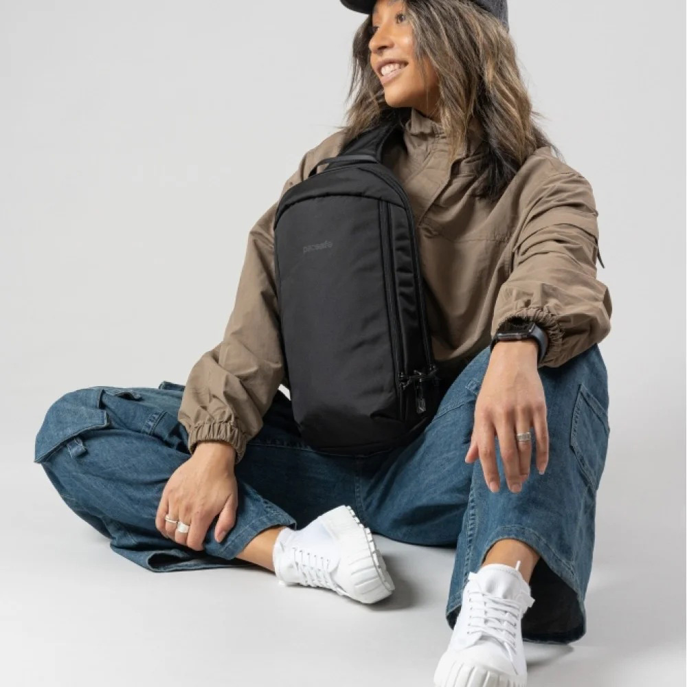 Рюкзак-слінг PACSAFE V Tech Anti-Theft Sling Pack Black