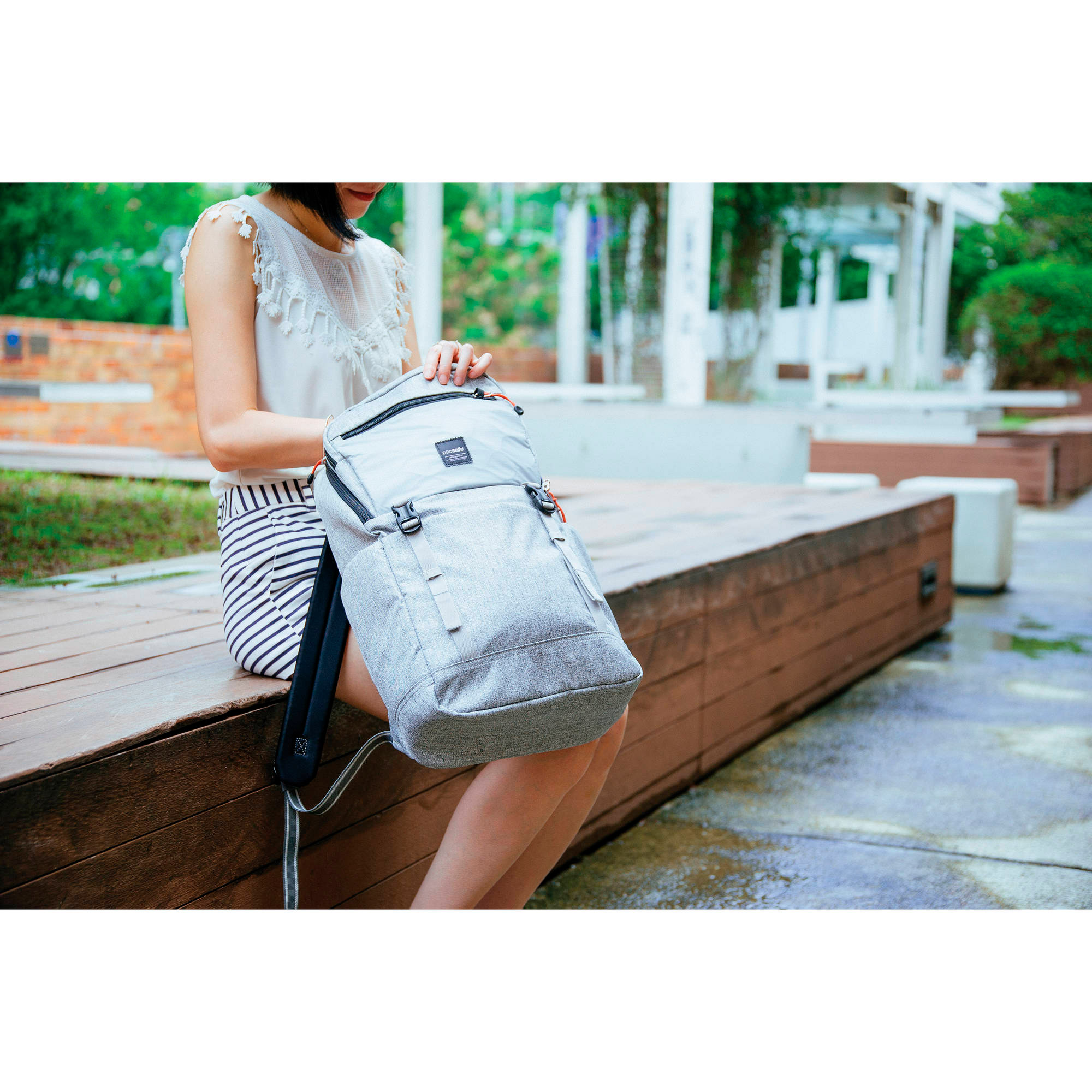 Рюкзак PACSAFE Slingsafe LX500 Anti-Theft Backpack Tweed Gray