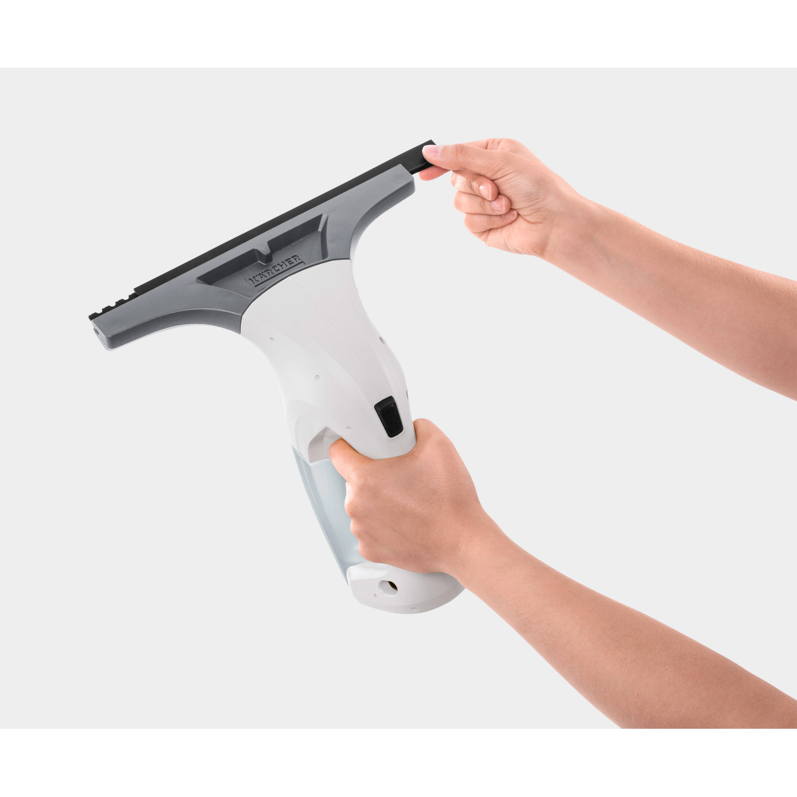 Віконний пилосос KARCHER WV 1 Plus White + пульверизатор Standard з мікроволоконною насадкою (1.633-608.0)