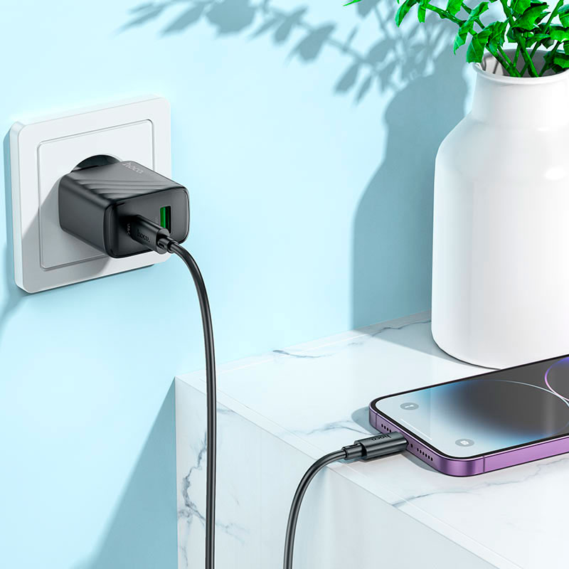 Зарядний пристрій HOCO CS23A Sunlight 1xUSB-C, 1xUSB-A, PD30W, QC3.0 Black w/Type-C to Lightning cable (6942007609951)