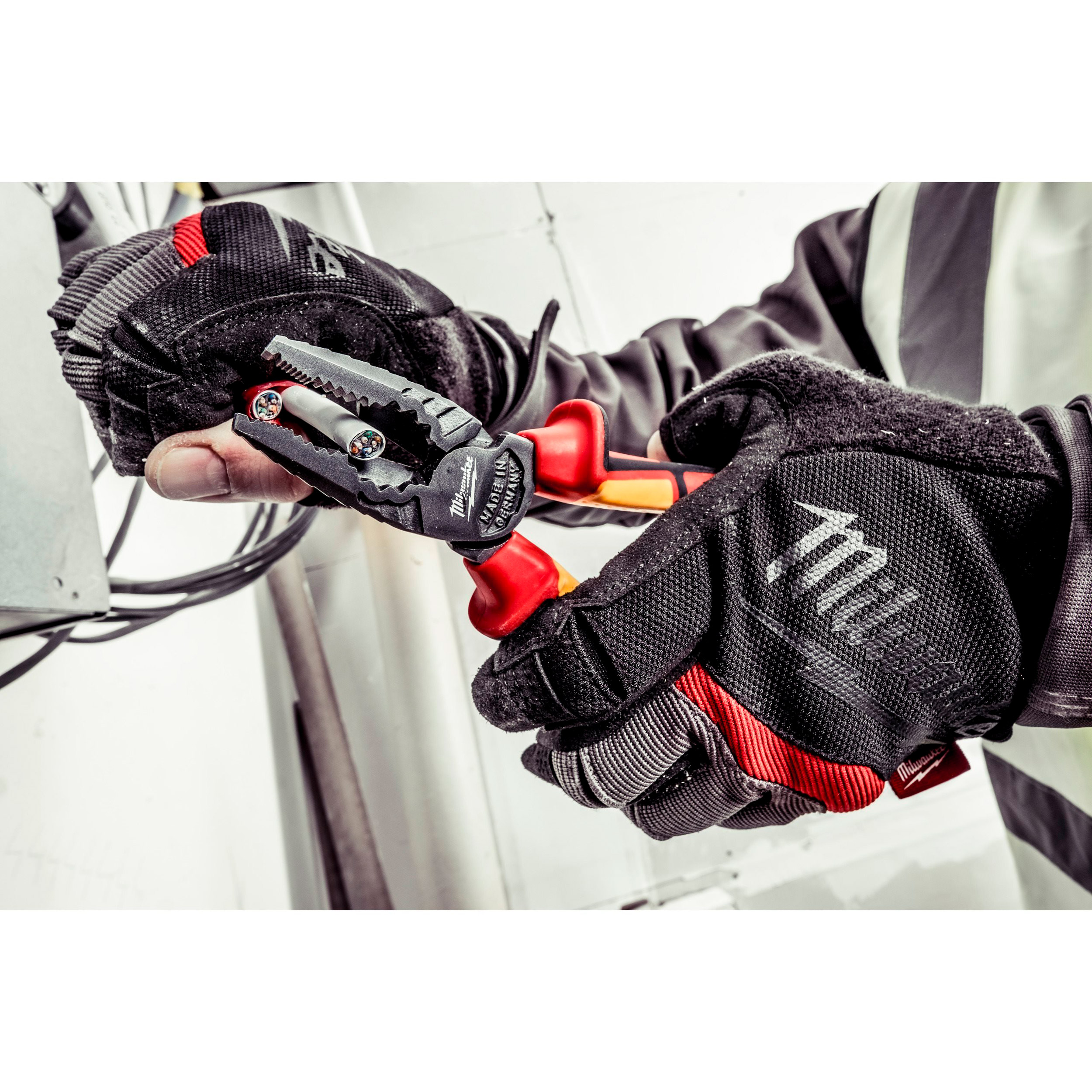 Пасатижі діелектричні MILWAUKEE VDE Combination Plier 165mm 165мм (4932464571)