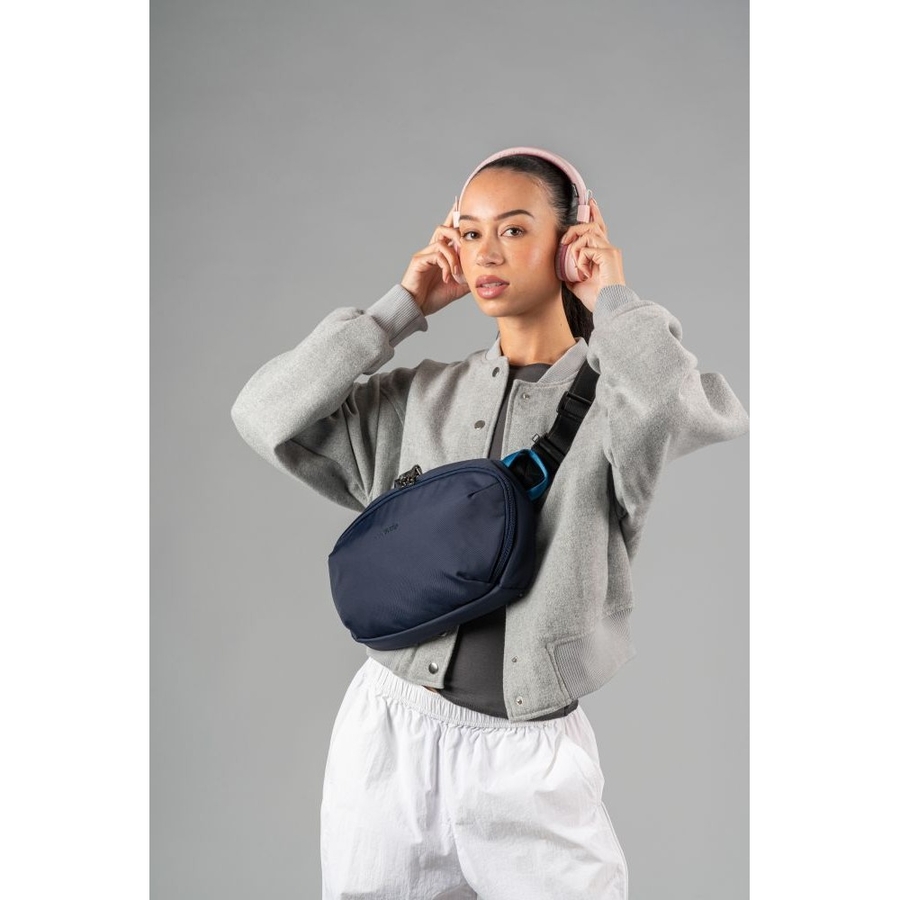 Рюкзак-слінг PACSAFE Metrosafe X Urban Sling Dark Blue