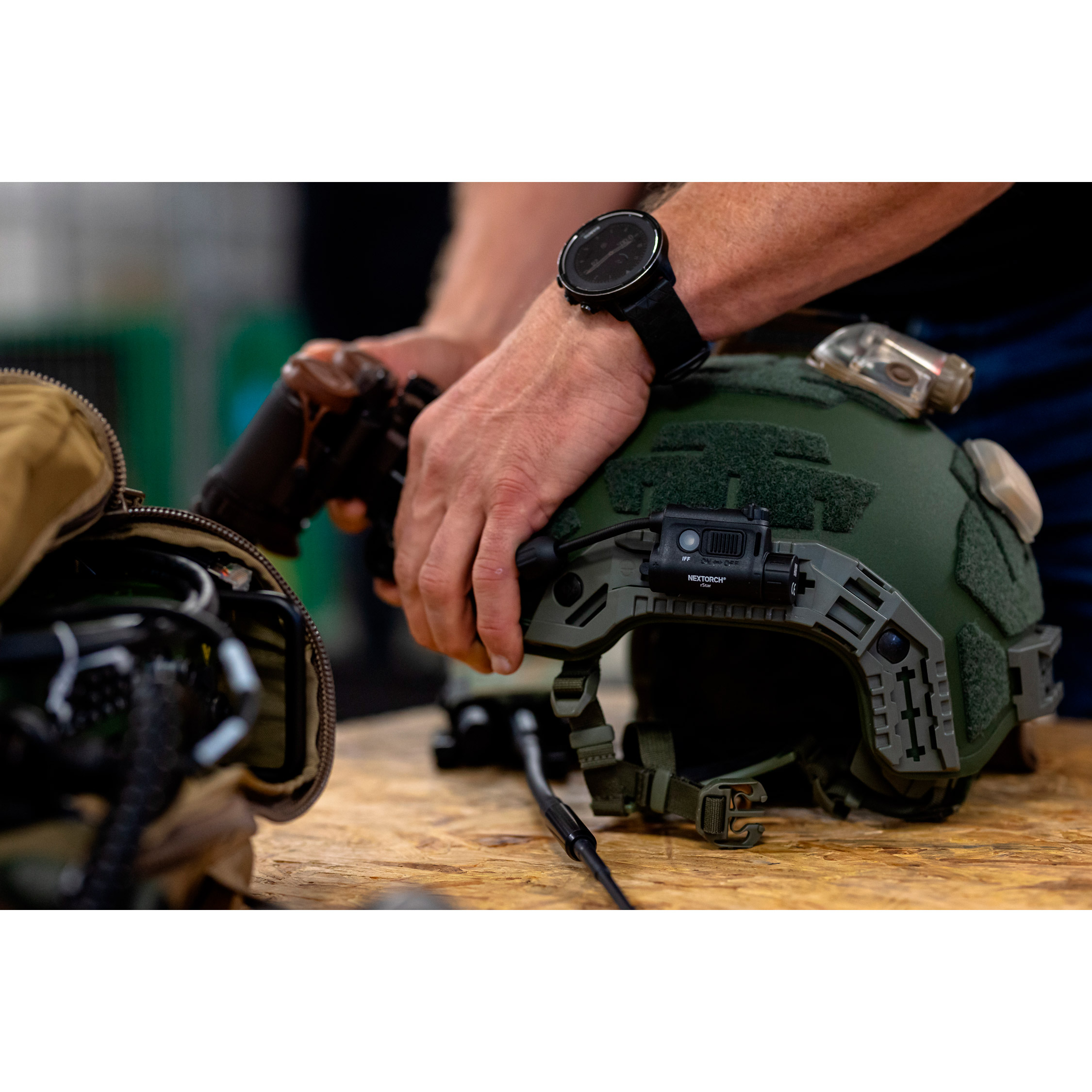 Фонарь тактический на шлем NEXTORCH rStar Multi-light Source Tactical Helmet Light