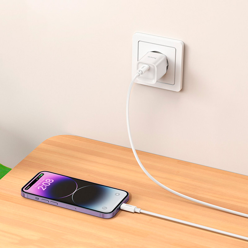 Зарядний пристрій HOCO C146A Charm 1xUSB-C, PD20W, QC3.0 White w/Type-C to Lightning cable (6942007630252)