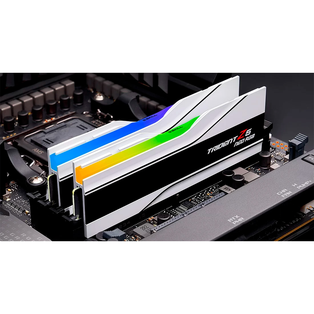 Модуль пам'яті G.SKILL Trident Z5 Neo RGB DDR5 6000MHz 64GB Kit 2x32GB Matte White (F5-6000J2636H32GX2-TZ5NRW)