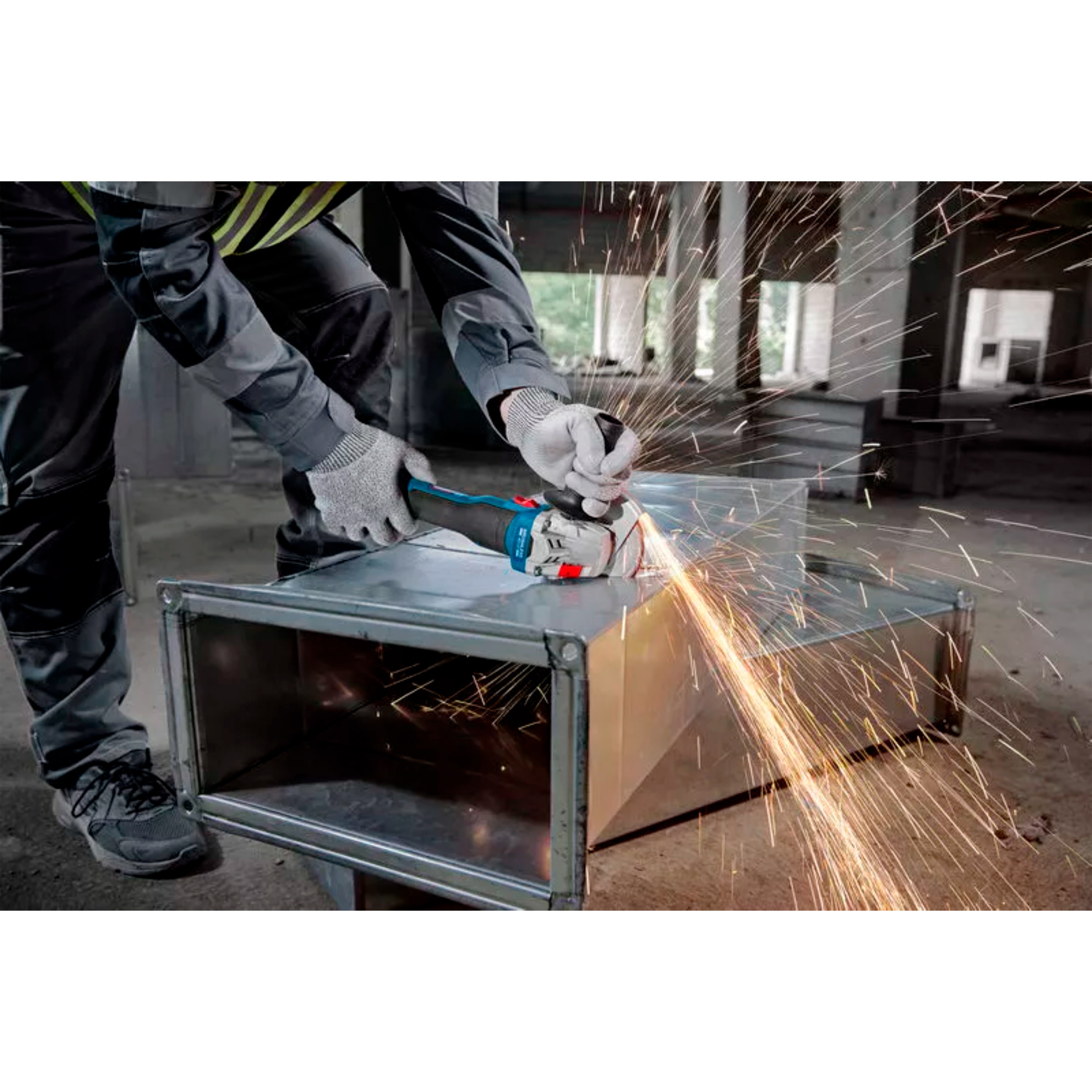 Акумуляторна кутова шліфувальна машина BOSCH GWS 18V-8 Professional + 2 АКБ 4Ah, ЗП, кейс (0.601.9N9.020)