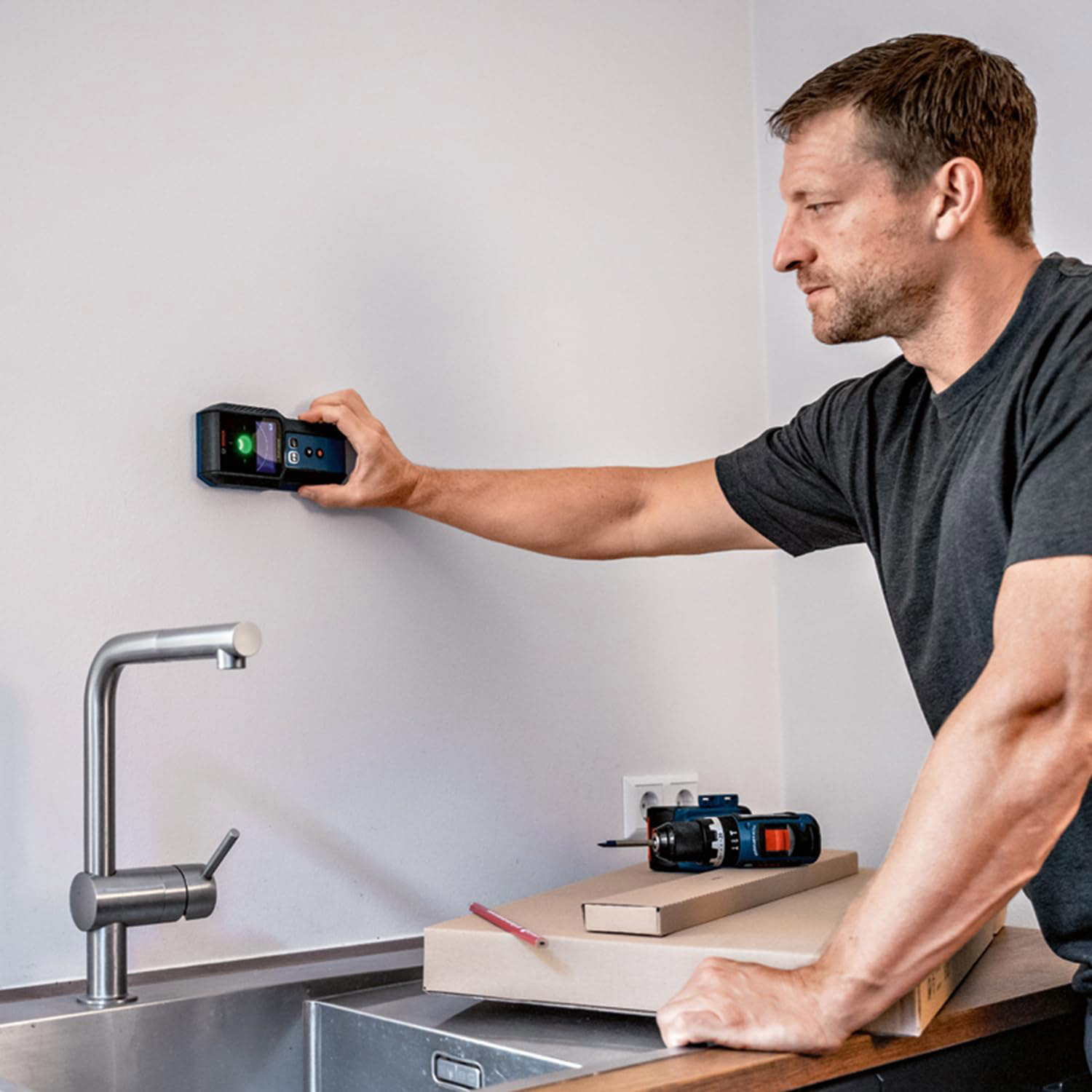 Детектор прихованої проводки BOSCH GMS 120-27 Professional (0.601.081.700)