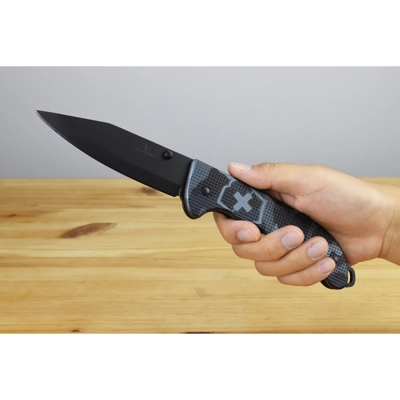 Швейцарський ніж VICTORINOX Evoke BSH Alox Navy Camo (VX09425.DS222)