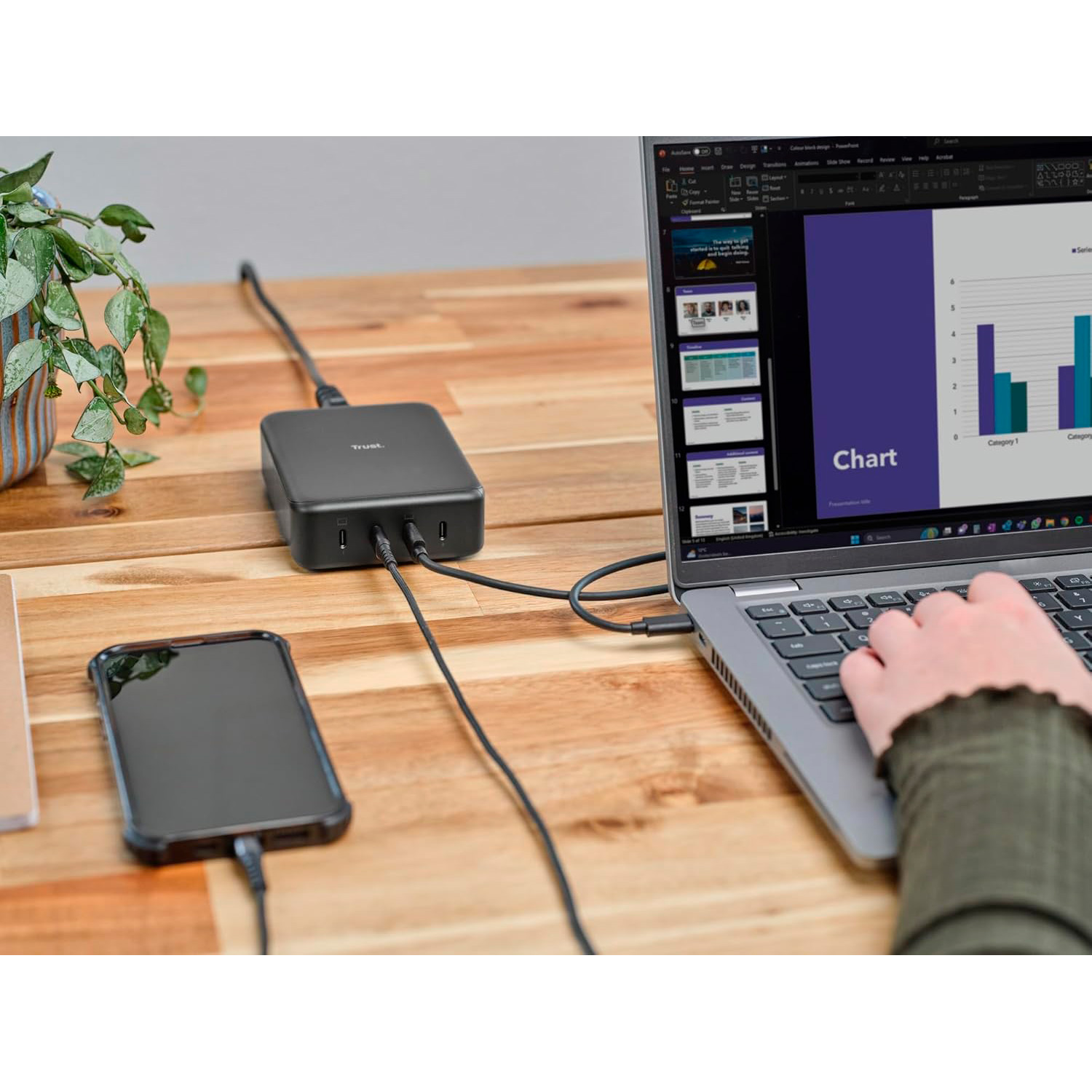Зарядний пристрій TRUST Maxo 240W GaN 4xUSB-C, PD3.0 Desk Charger Black (25413)