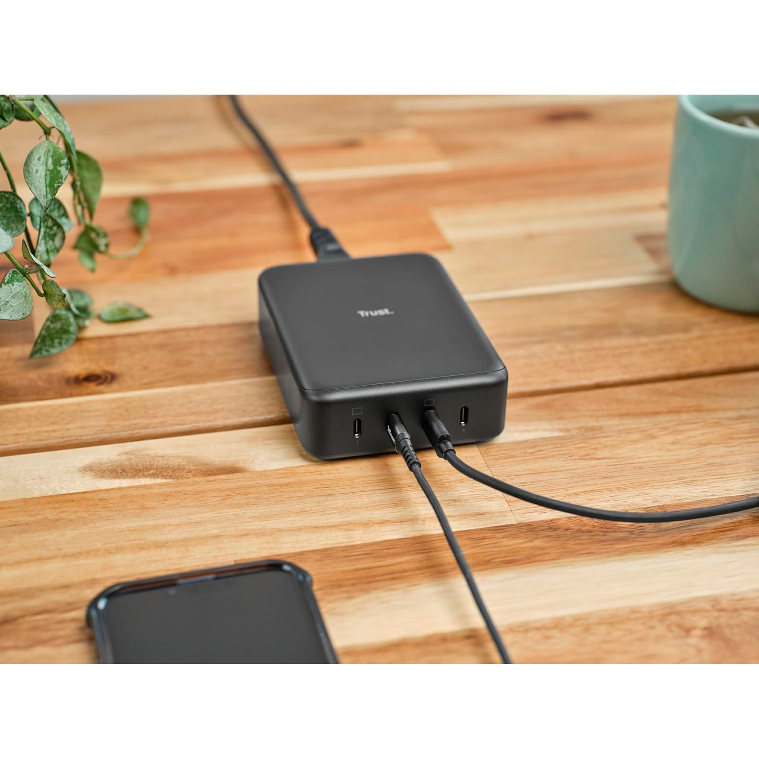 Зарядний пристрій TRUST Maxo 240W GaN 4xUSB-C, PD3.0 Desk Charger Black (25413)