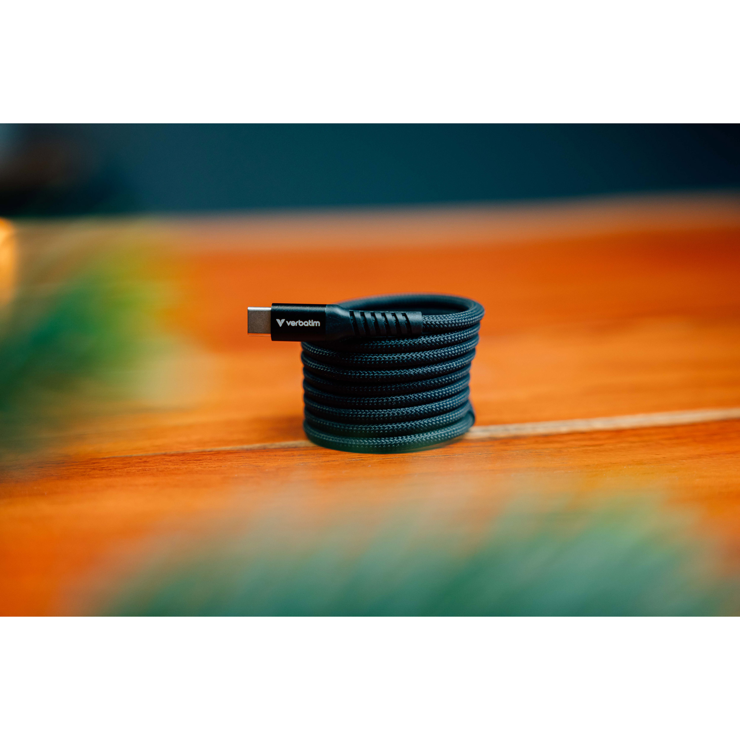 Кабель VERBATIM Sync & Charge Magnetic Cable Type-C to Type-C 100W 1.2м Black (31863)