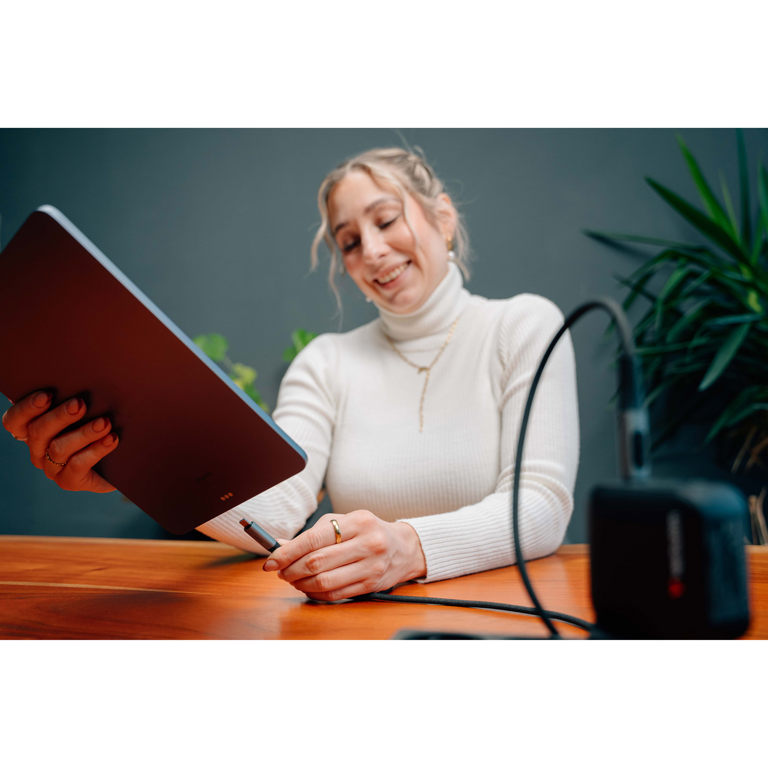 Кабель VERBATIM Sync & Charge Power Display Cable Type-C to Type-C PD 100W 1.2м Black (31848)