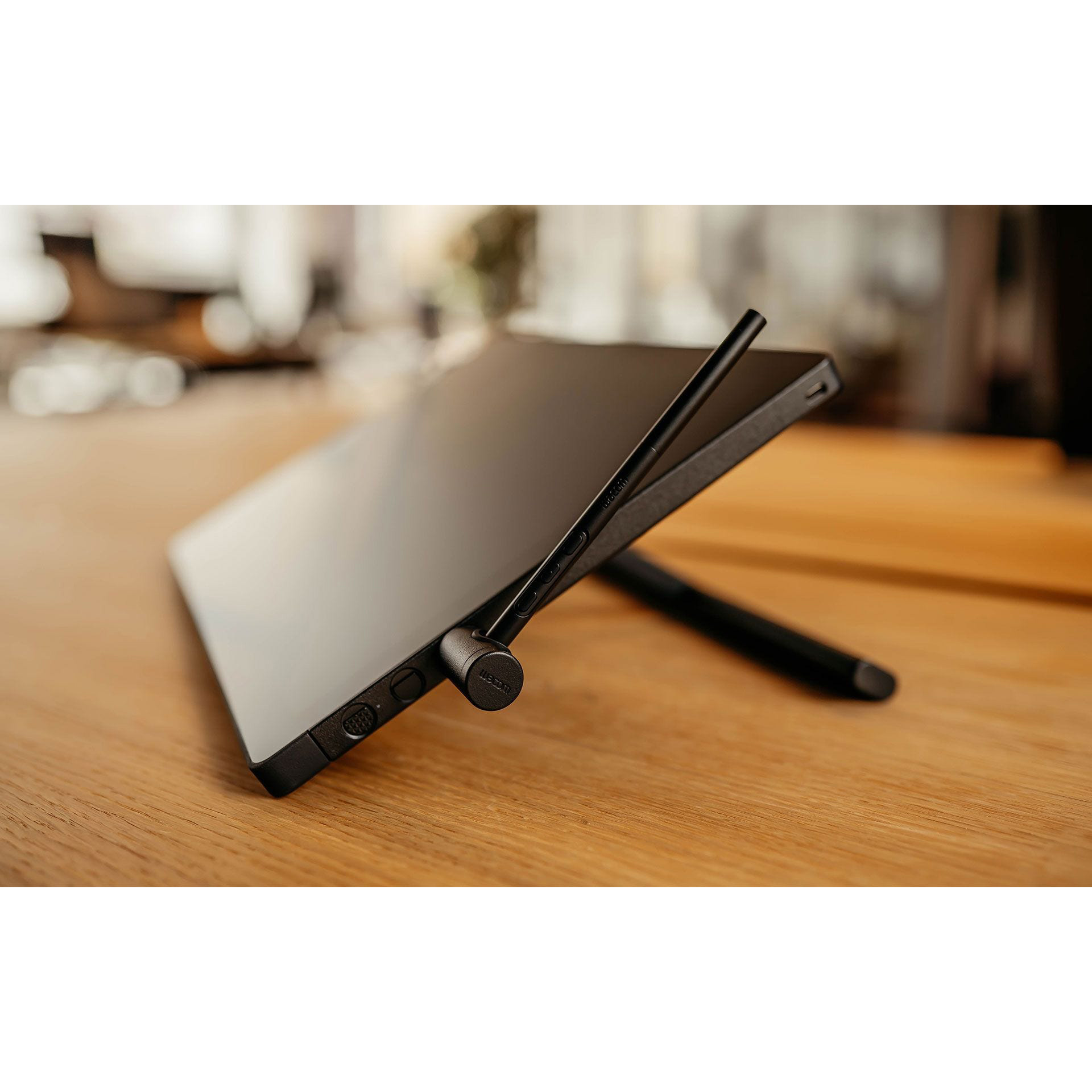 Графічний дисплей WACOM Cintiq 16 (2025) (DTK168K0B)