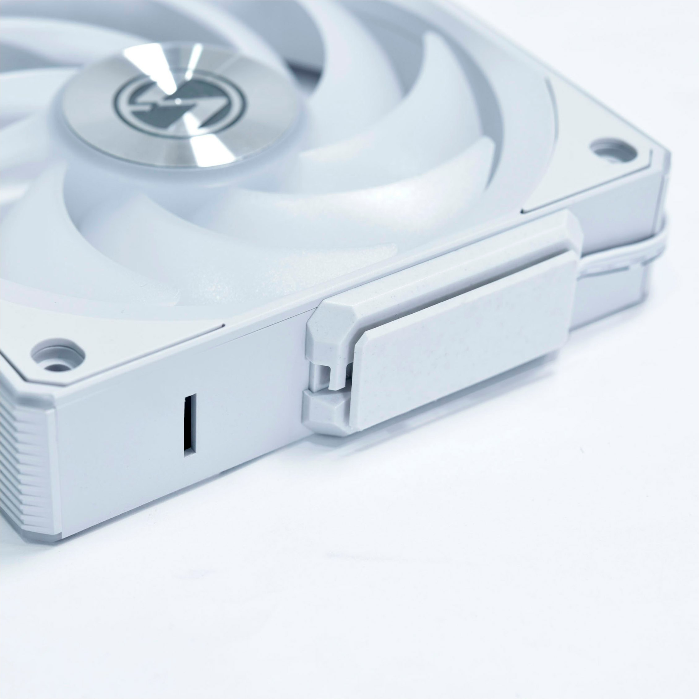 Комплект вентиляторів LIAN LI Uni Fan CL Wireless 120 White 3-Pack (G99.12CL1W3W.00)