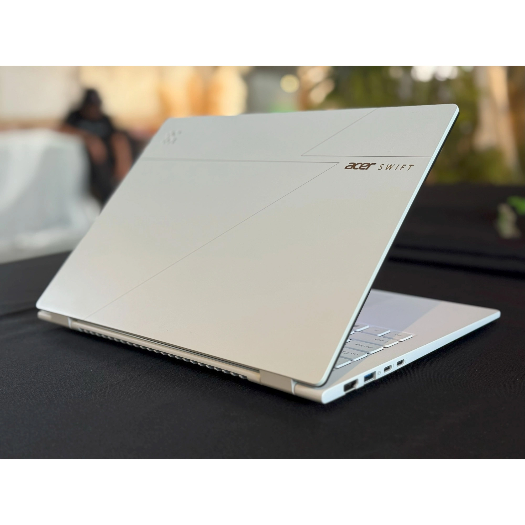 Ноутбук ACER Swift Edge 14 AI SFE14-51T-72R7 Pearl White (NX.JG4EU.003)