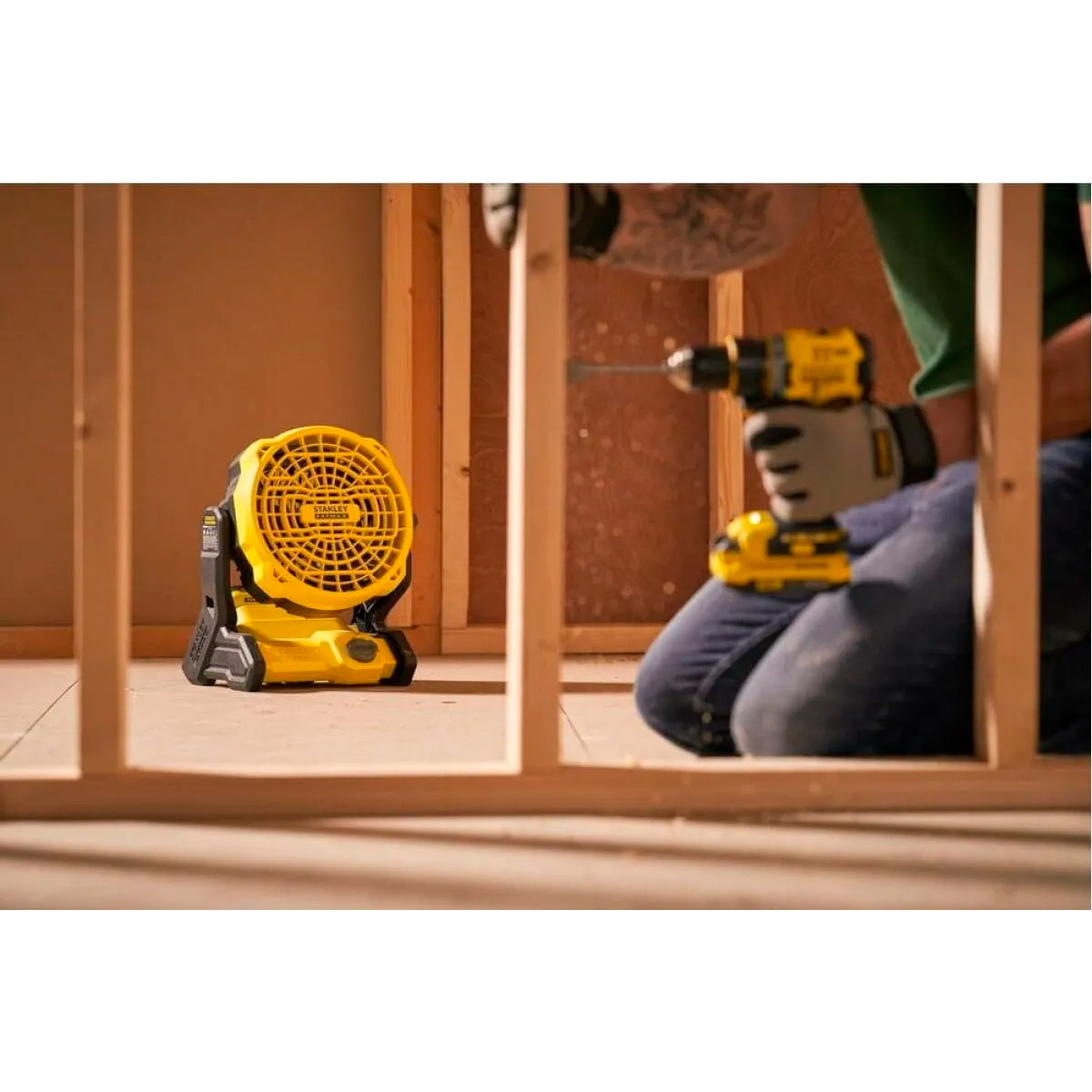 Вентилятор аккумуляторный STANLEY FatMax SFMCE001B