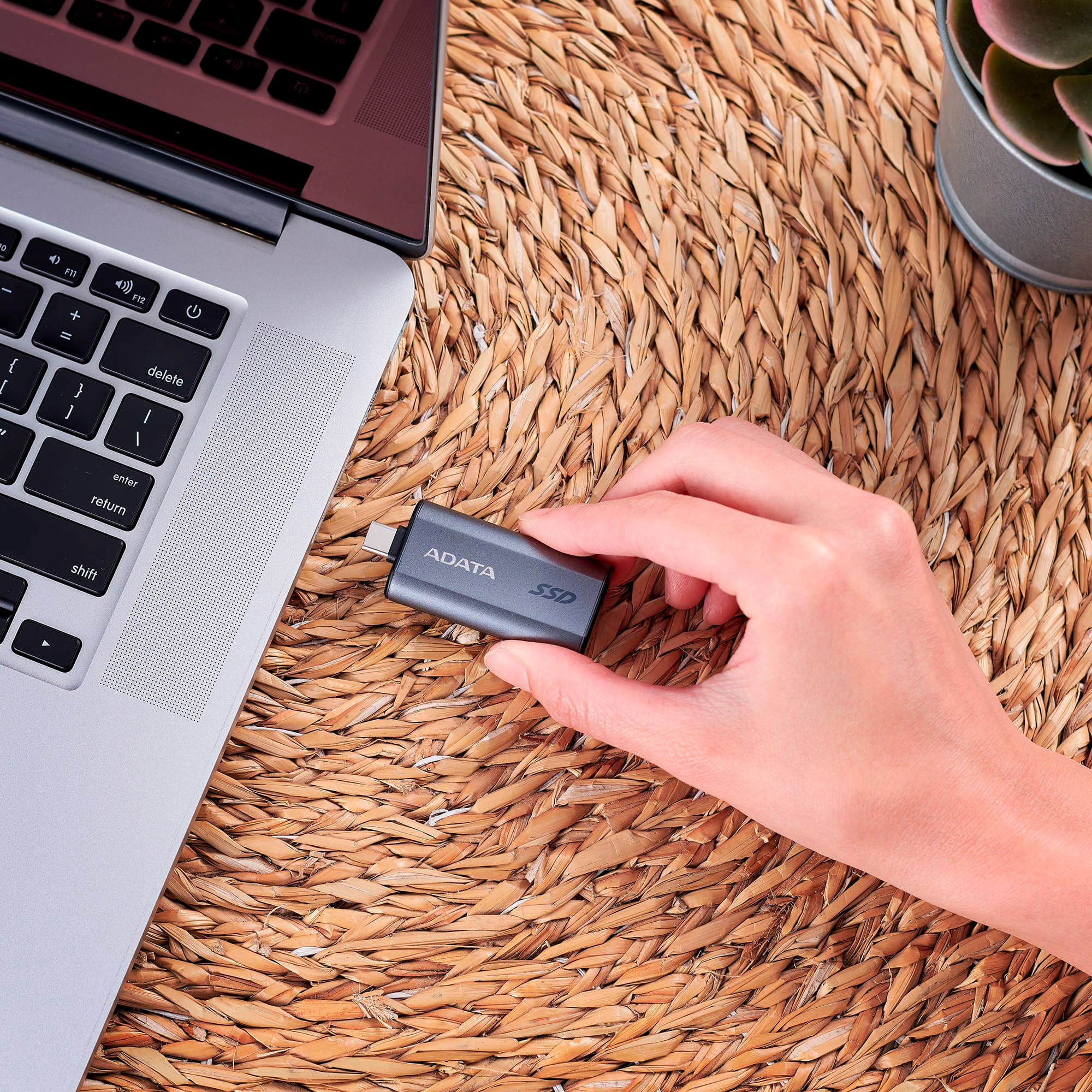 Портативний SSD диск ADATA SC750 1TB USB3.2 Gen2 Black Titanium (SC750-1000G-CCBK)
