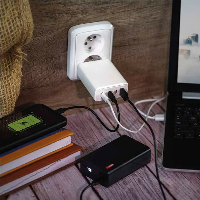 Зарядное устройство EMOS V06G120 1xUSB-A, 3xUSB-C, PD120W, GaN Charger White