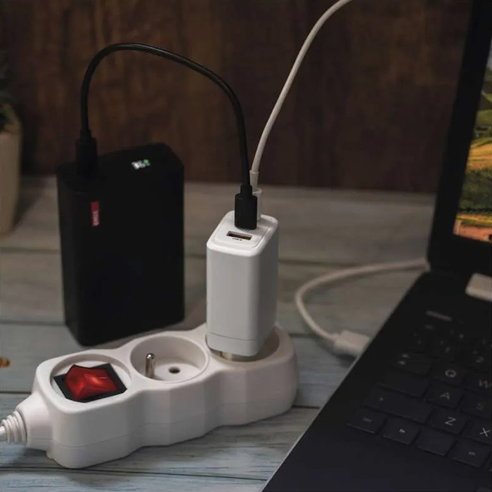 Зарядное устройство EMOS V05G65 1xUSB-A, 2xUSB-C, PD65W, GaN Charger White