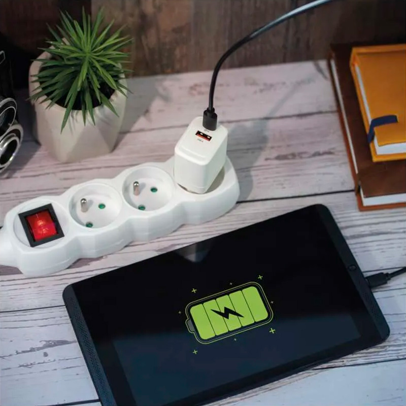 Зарядное устройство EMOS V02G20 1xUSB-A, 1xUSB-C, PD20W, GaN Charger White