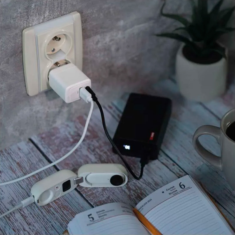 Зарядное устройство EMOS V02G20 1xUSB-A, 1xUSB-C, PD20W, GaN Charger White