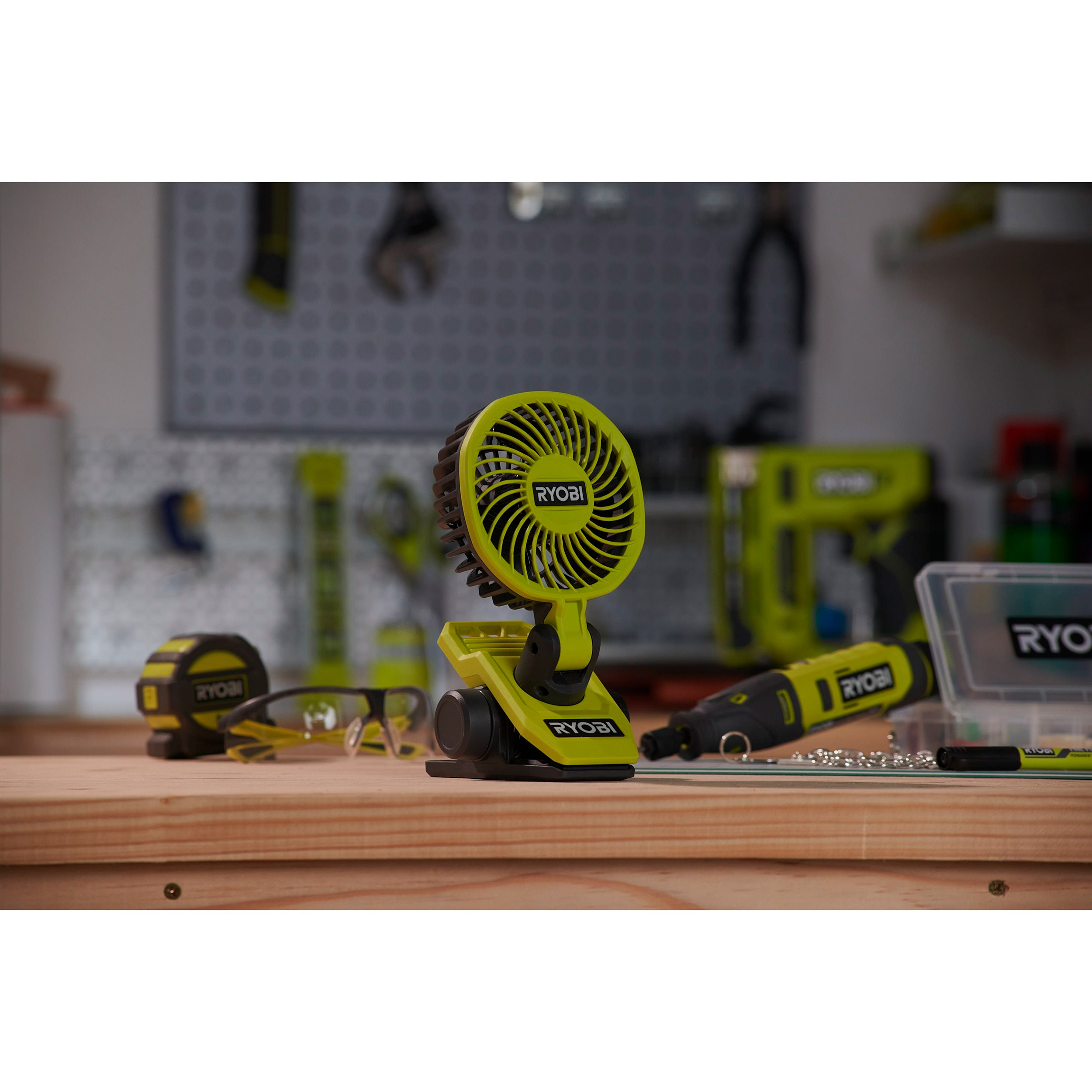 Настільний портативний вентилятор RYOBI 4V Cordless Clamp Fan RCF4-0