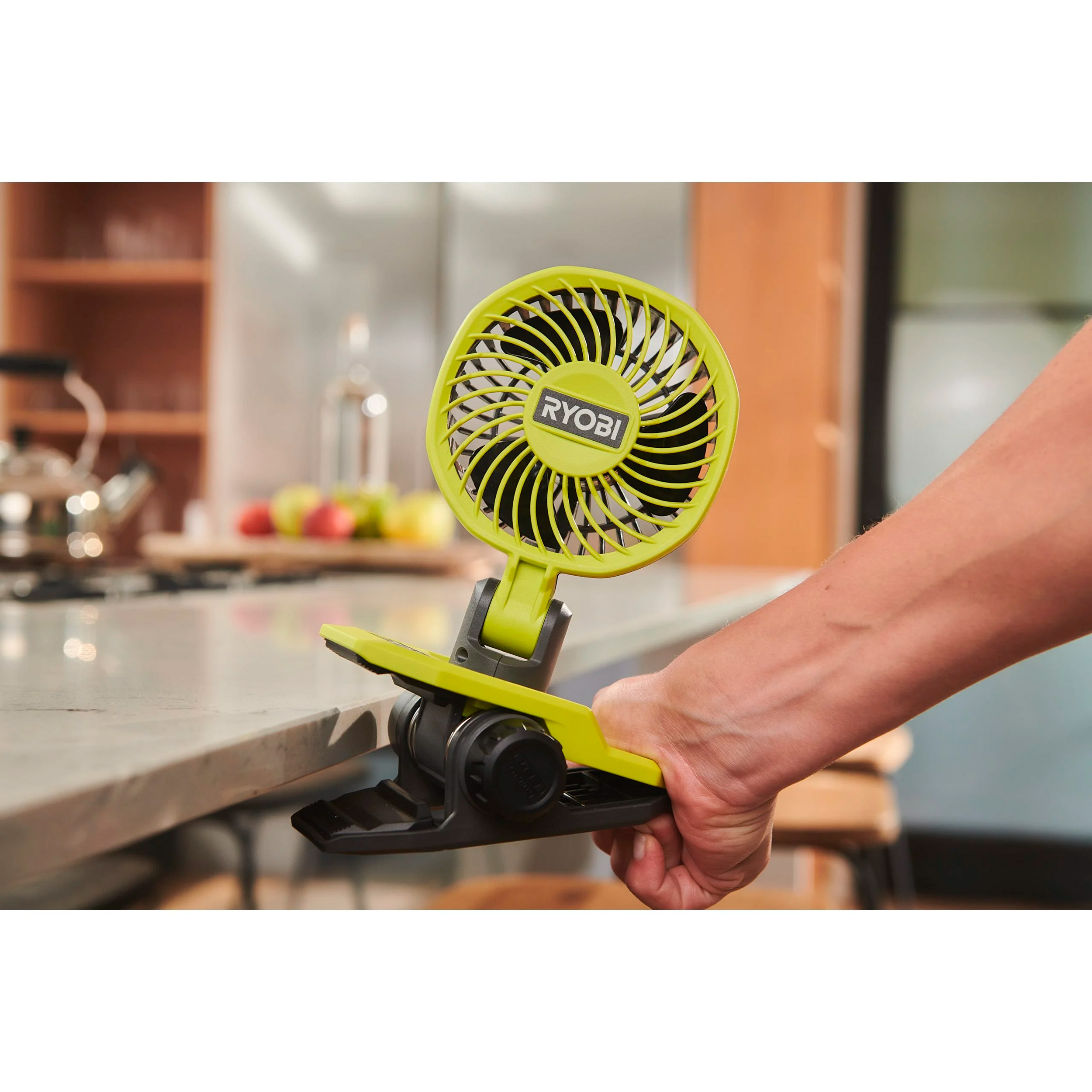 Настільний портативний вентилятор RYOBI 4V Cordless Clamp Fan RCF4-120G