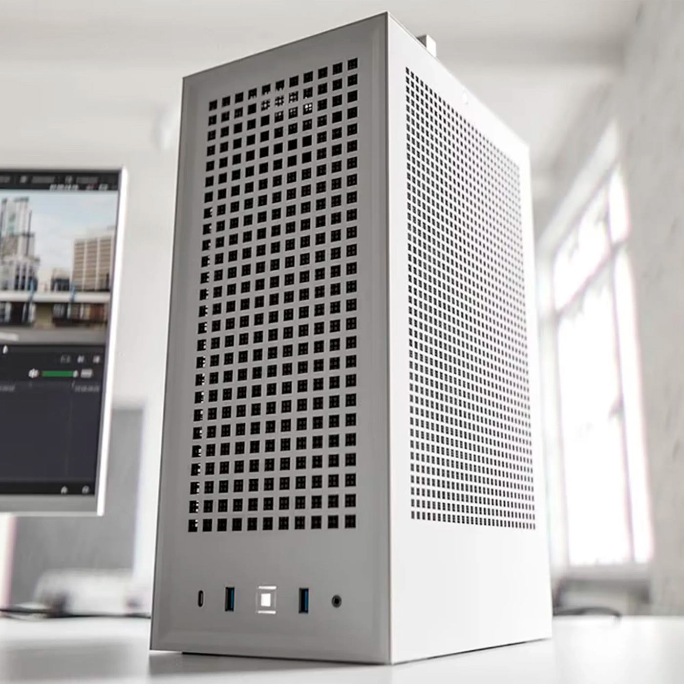 Корпус HYTE Revolt 3 White (CS-HYTE-REVOLT3-W)
