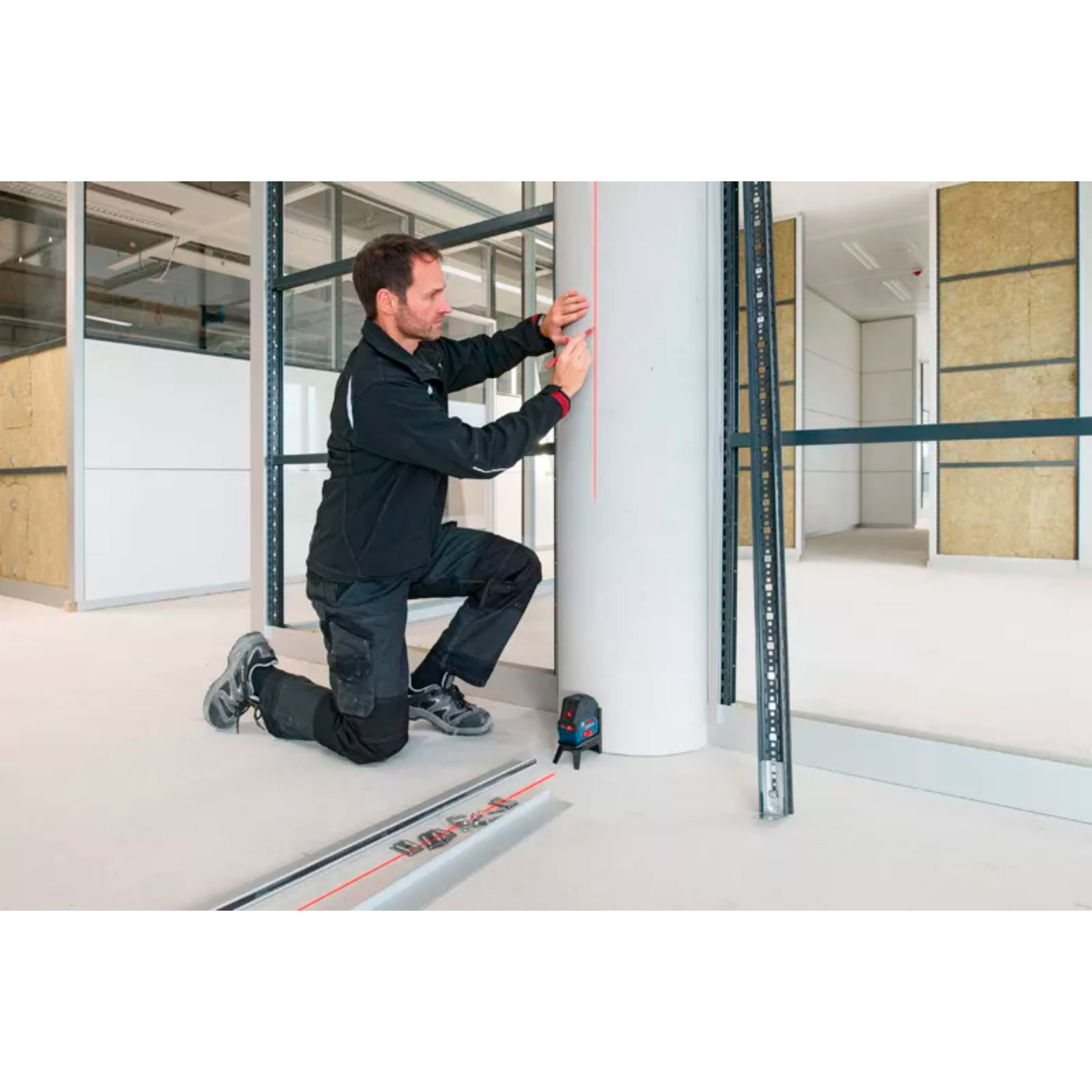 Нівелір лазерний BOSCH GCL2-50 Professional + тримач RM1 + затискач BM3 + пластина + 3xАКБ АА + кейс (0.601.066.F02)