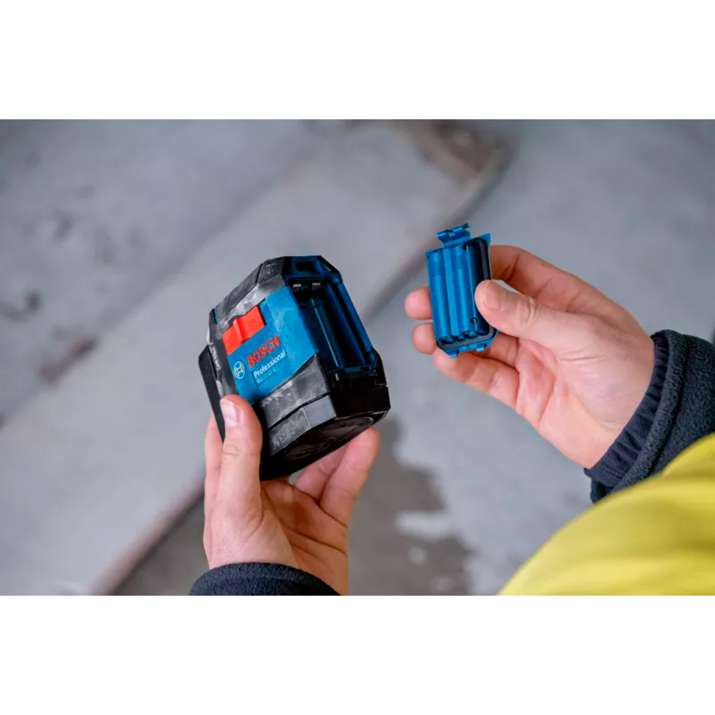 Нівелір лазерний BOSCH GLL 12-22 G Professional + 2xАКБ АА + чохол (0.601.065.320)