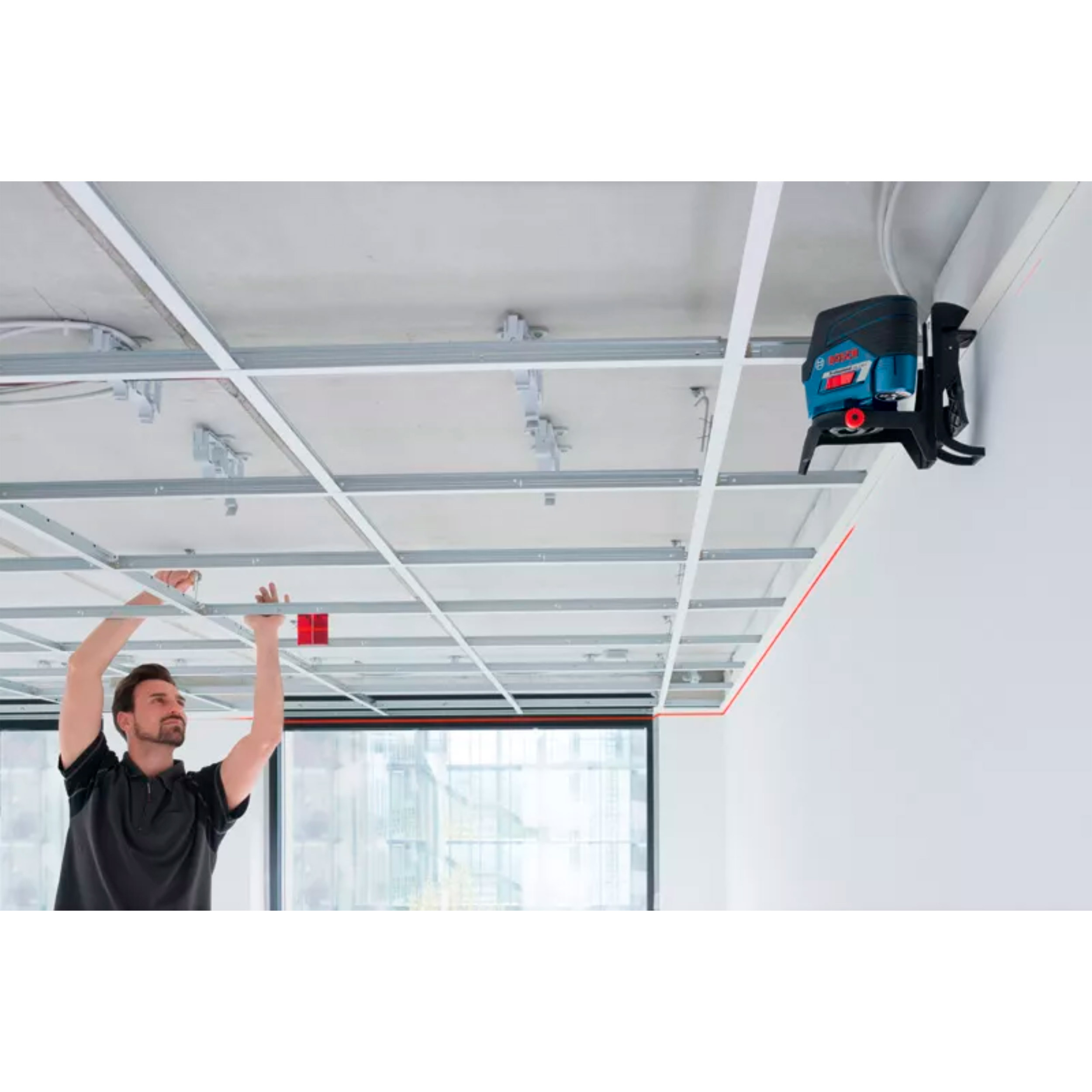 Нівелір лазерний BOSCH GCL 2-50 C Professional + тримач RM2 + 4xАКБ АА + кутова пластина + чохол + штатив (0.601.066.G02)