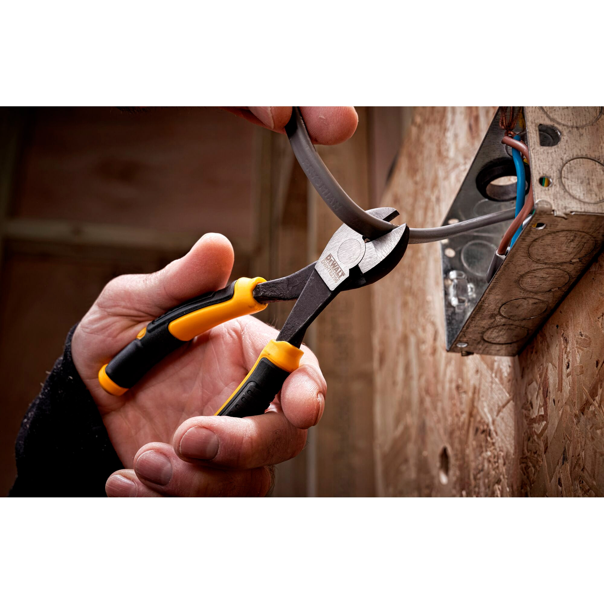 Кусачки диагональные DeWALT DWHT82796-0 160мм