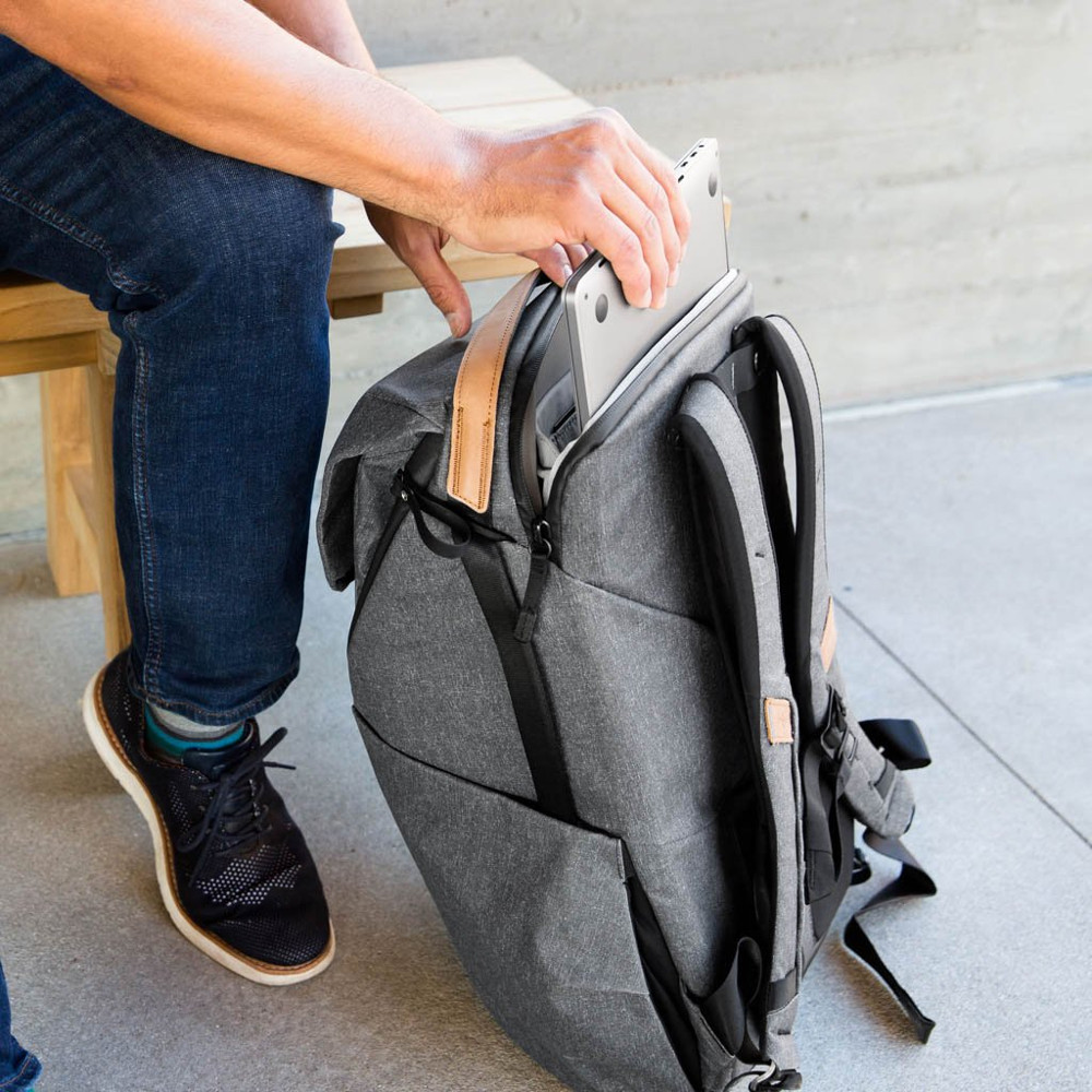 Рюкзак PEAK DESIGN Everyday Backpack 20L Charcoal (BEDB-20-CH-3)