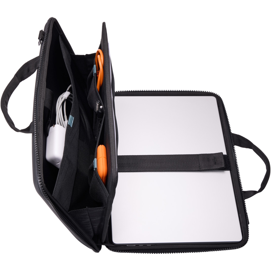 Сумка для ноутбука THULE Gauntlet 5 MacBook Pro Attache 16" 16" Black (3205415)