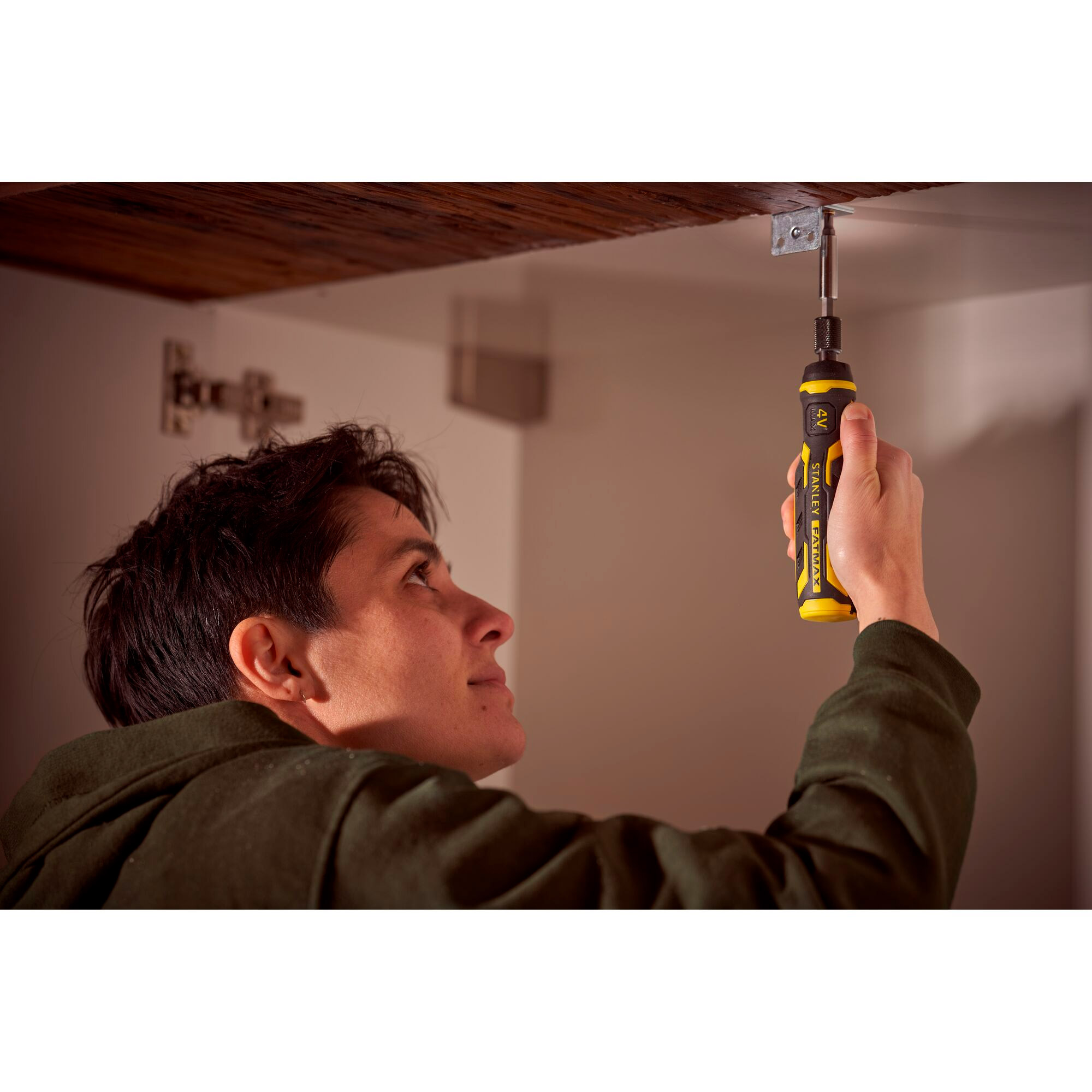 Аккумуляторная отвёртка STANLEY FatMax FMHT66719-0