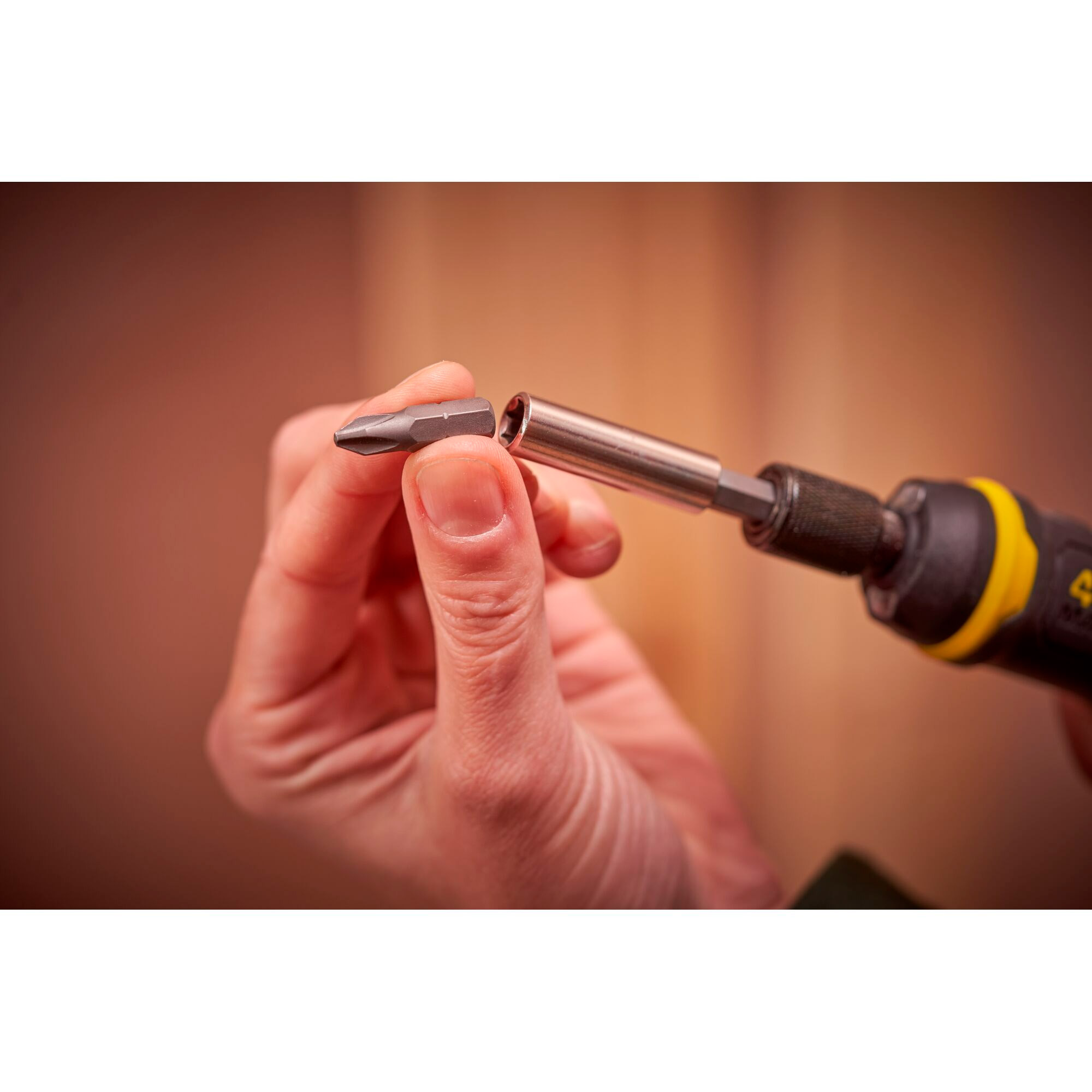 Аккумуляторная отвёртка STANLEY FatMax FMHT66719-0