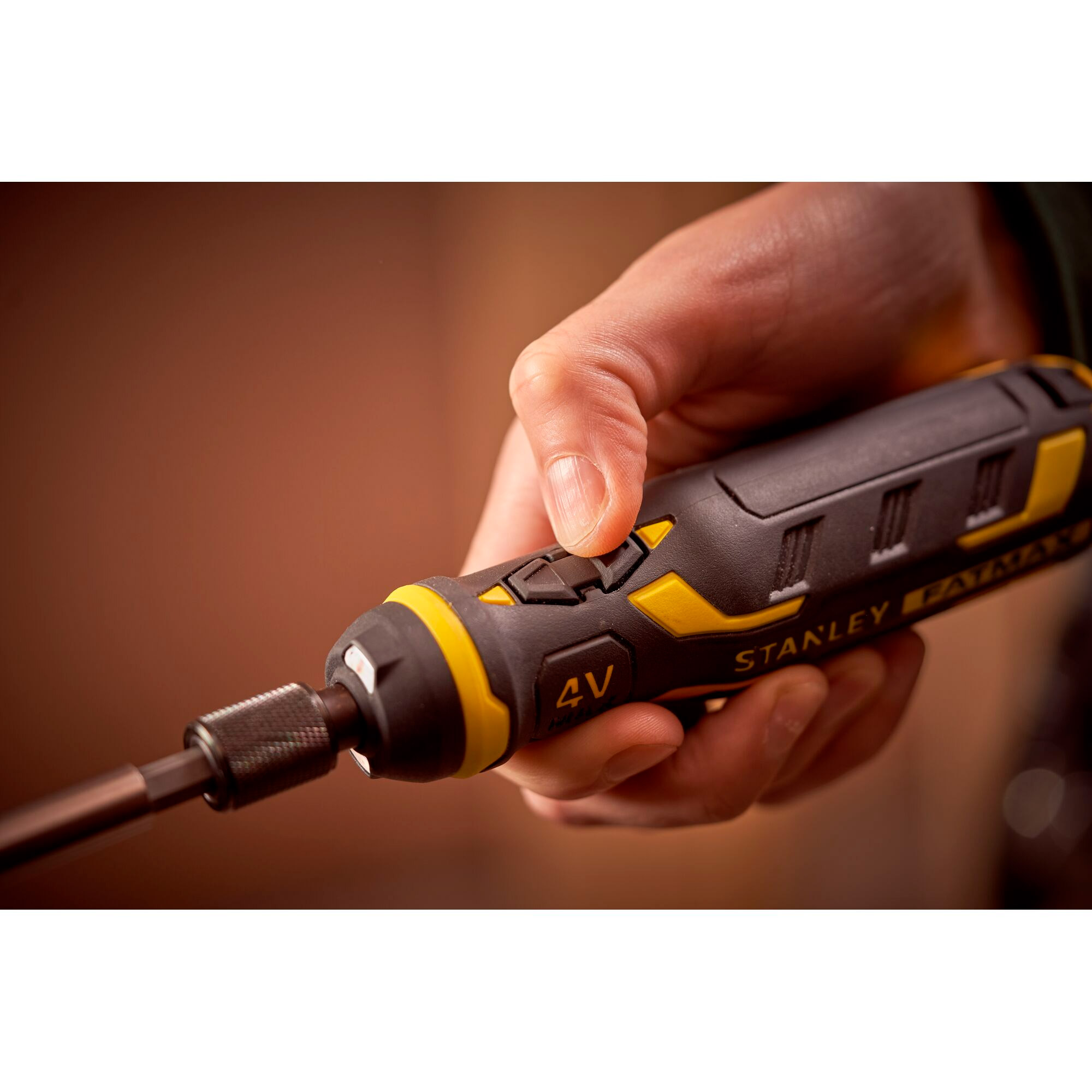 Аккумуляторная отвёртка STANLEY FatMax FMHT66719-0