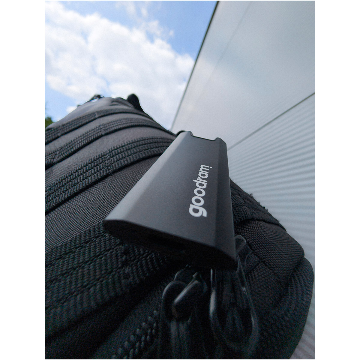 Портативний SSD диск GOODRAM Move Ridge 2TB USB3.2 Gen2x2 (SSDR-GMRE-02T-K0)
